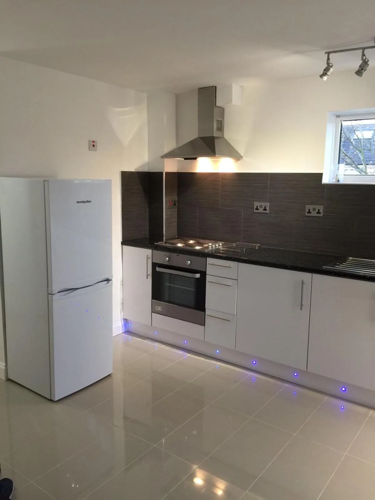 Cosy 2 bedroom Apartment -Heathrow Airport