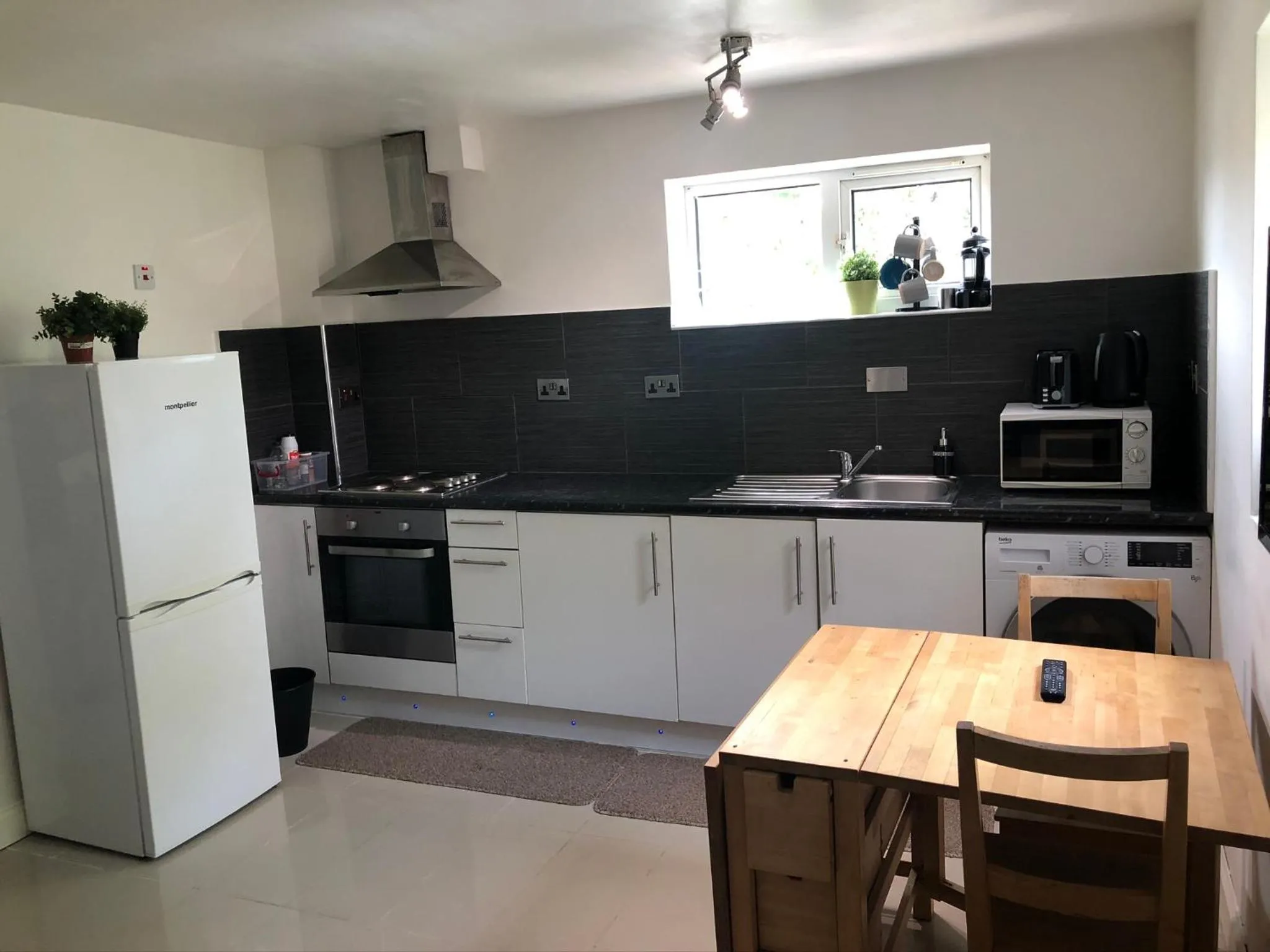 Cosy 2 bedroom Apartment -Heathrow Airport