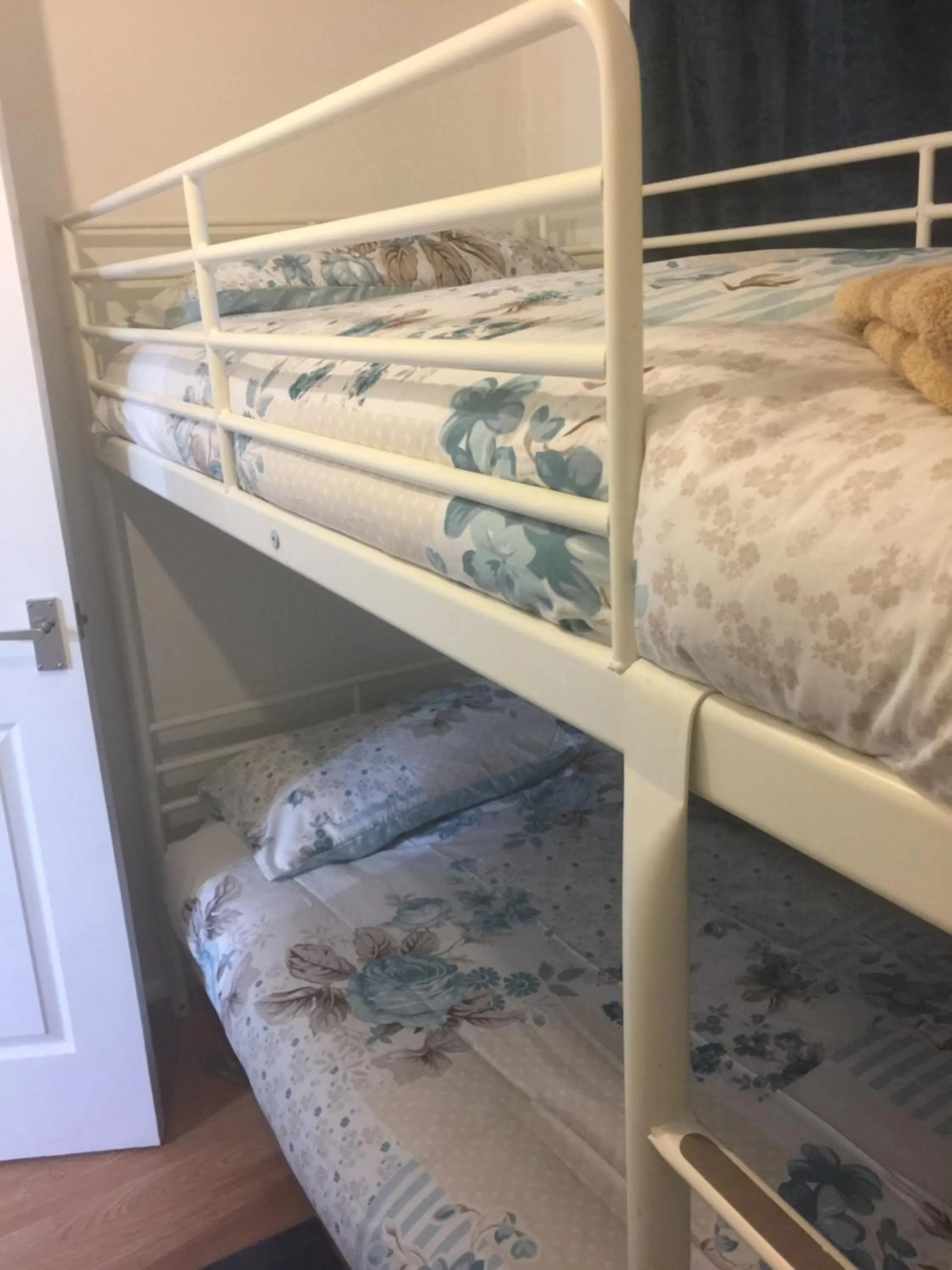 Bed in Cosy 2 bedroom Apartment -Heathrow Airport