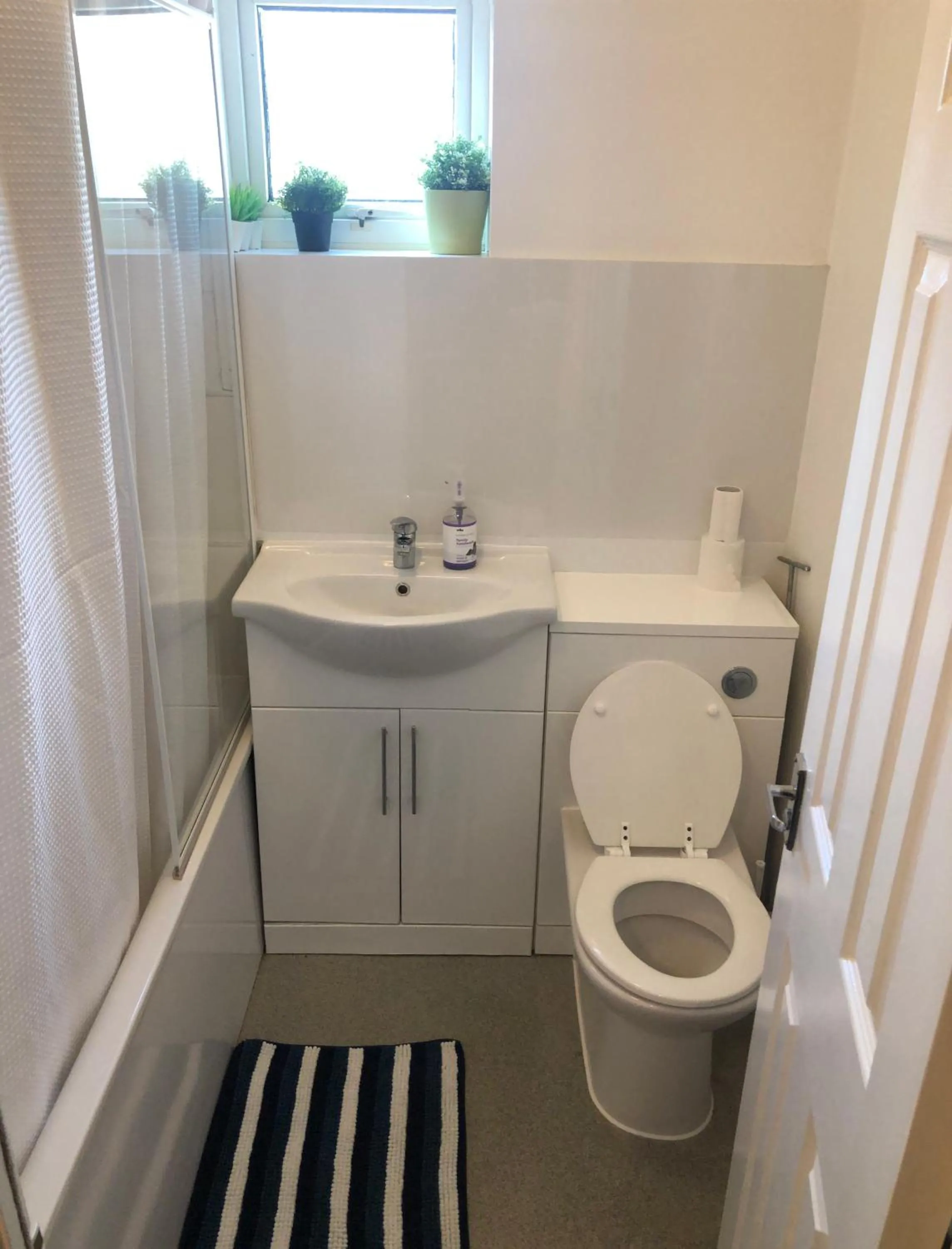 Cosy 2 bedroom Apartment -Heathrow Airport