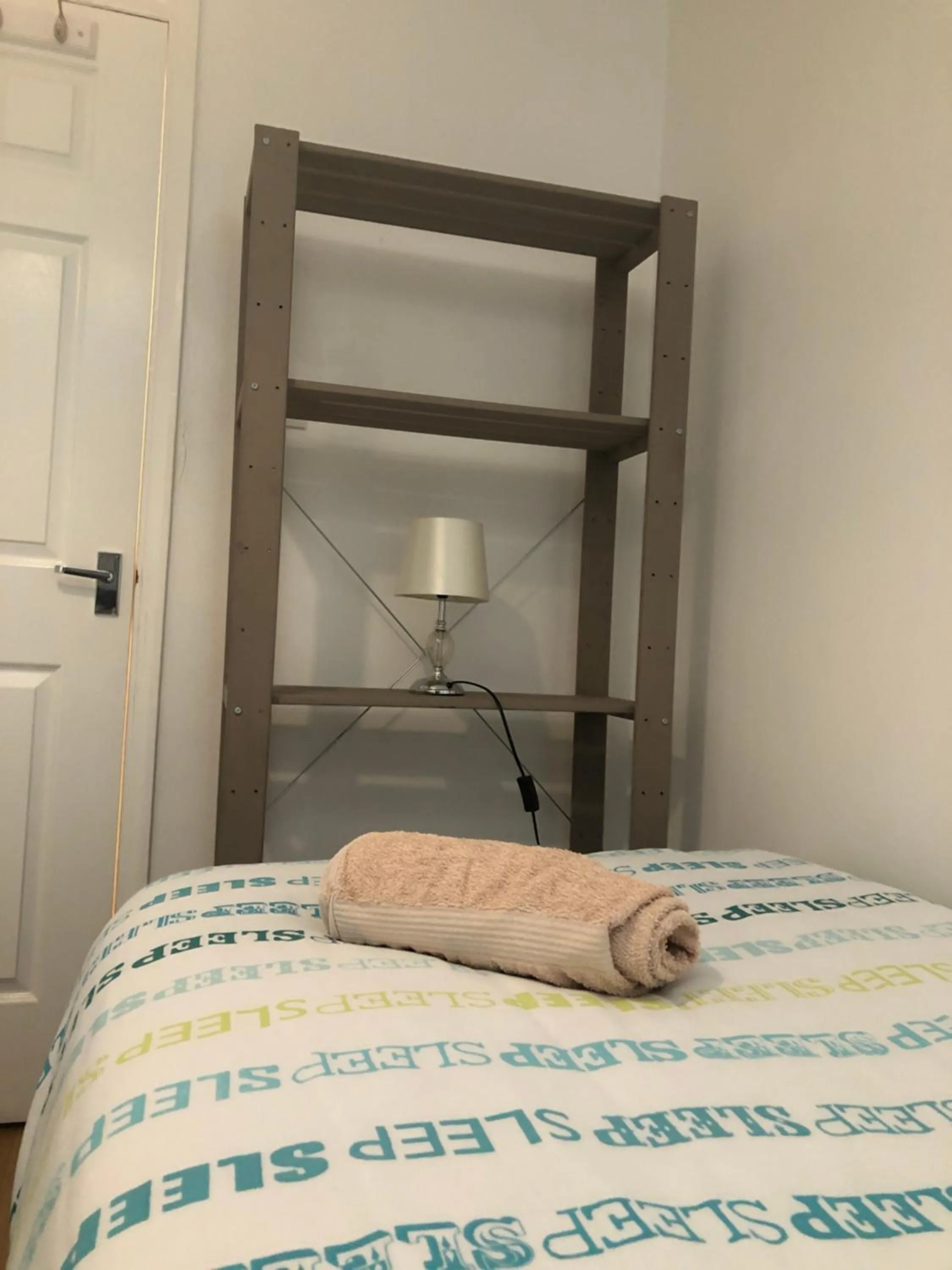 Bed in Cosy 2 bedroom Apartment -Heathrow Airport