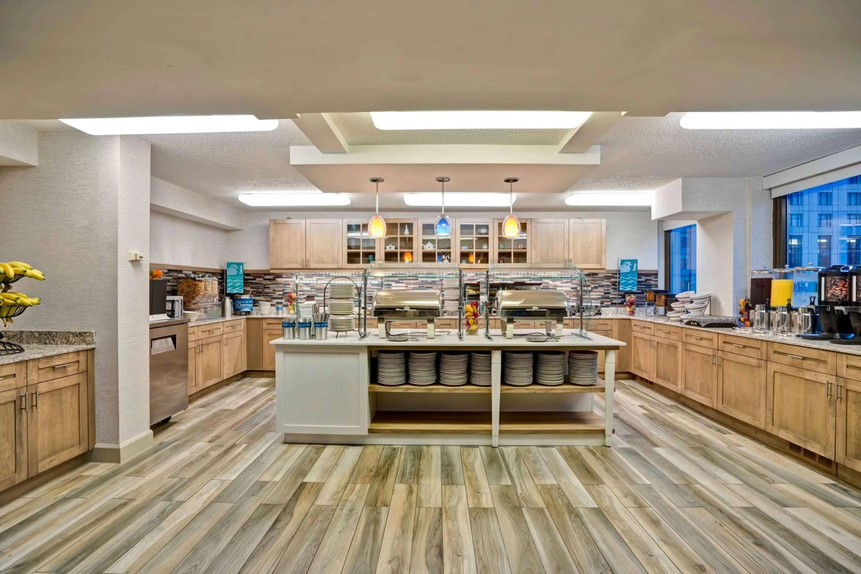 Food and drinks in Homewood Suites by Hilton Chicago-Downtown