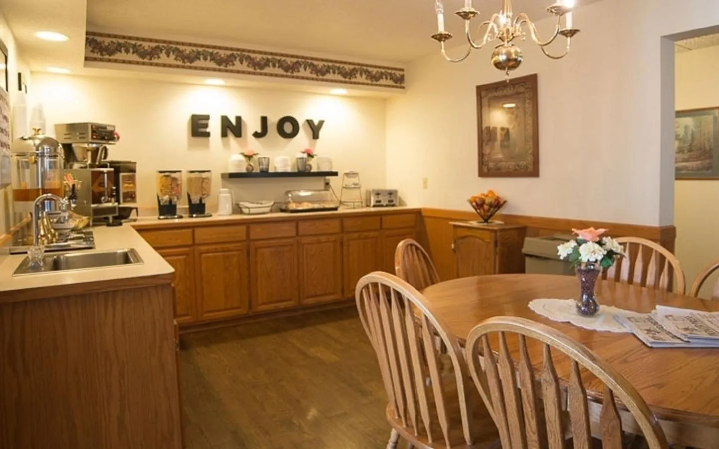 Restaurant/places to eat in River Valley Inn & Suites