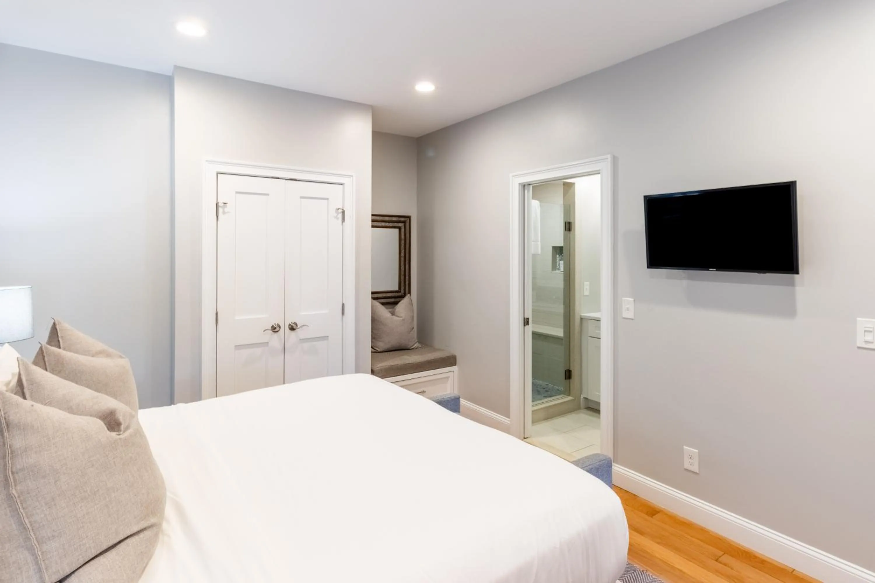 Bed in The Newport Lofts - 595 Thames Street