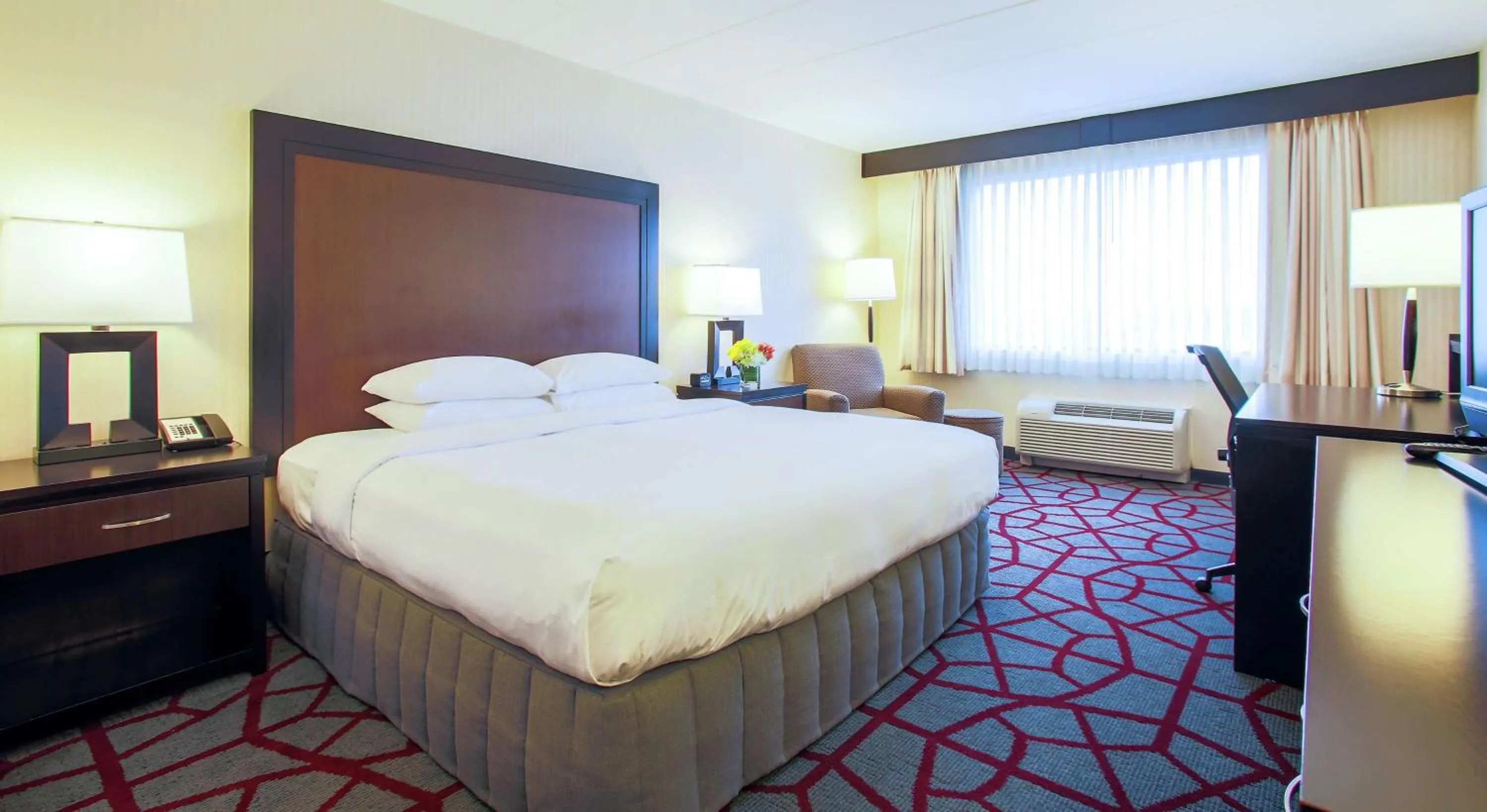Bedroom, Bed in DoubleTree by Hilton Chicago/Alsip