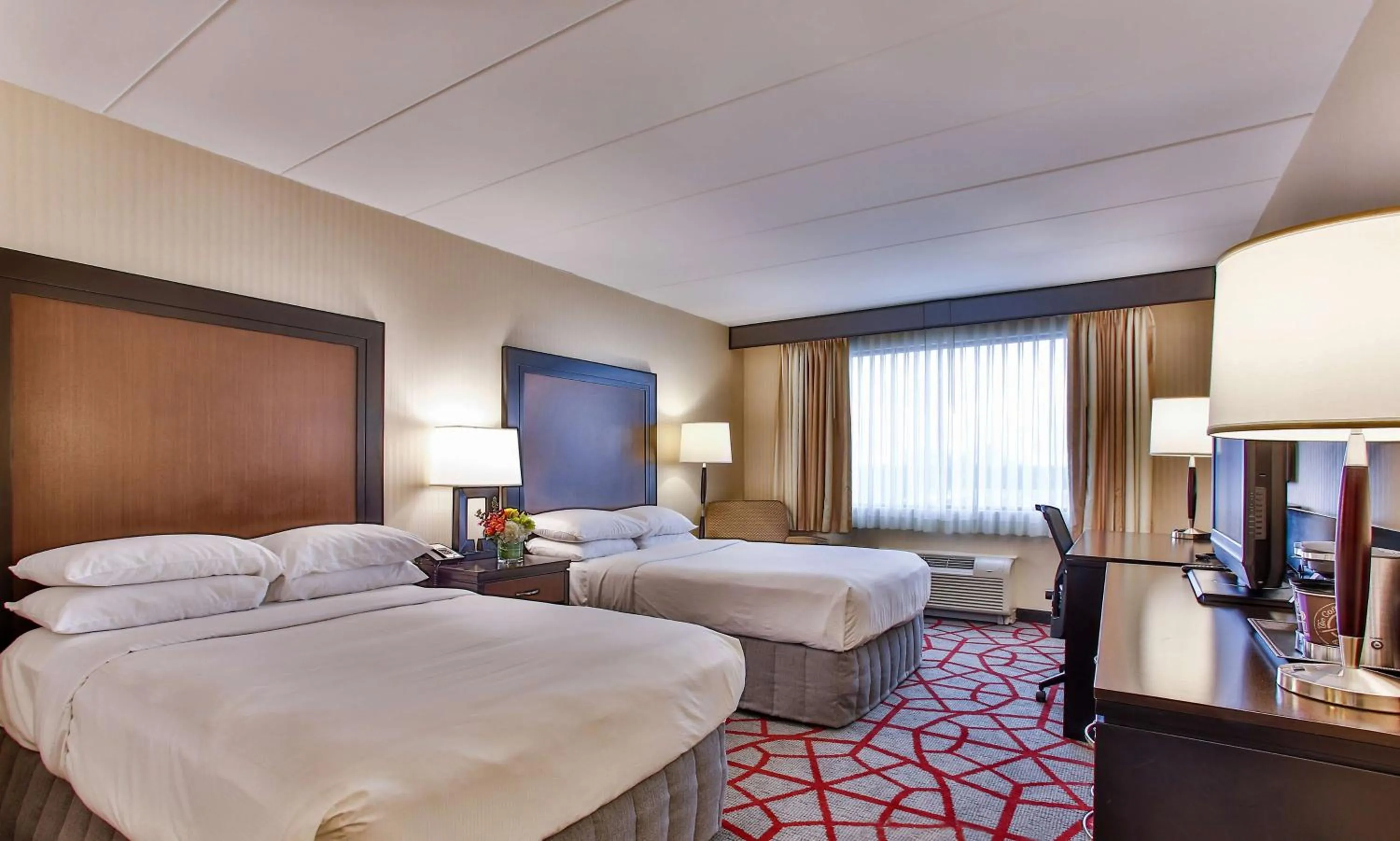 Bed in DoubleTree by Hilton Chicago/Alsip