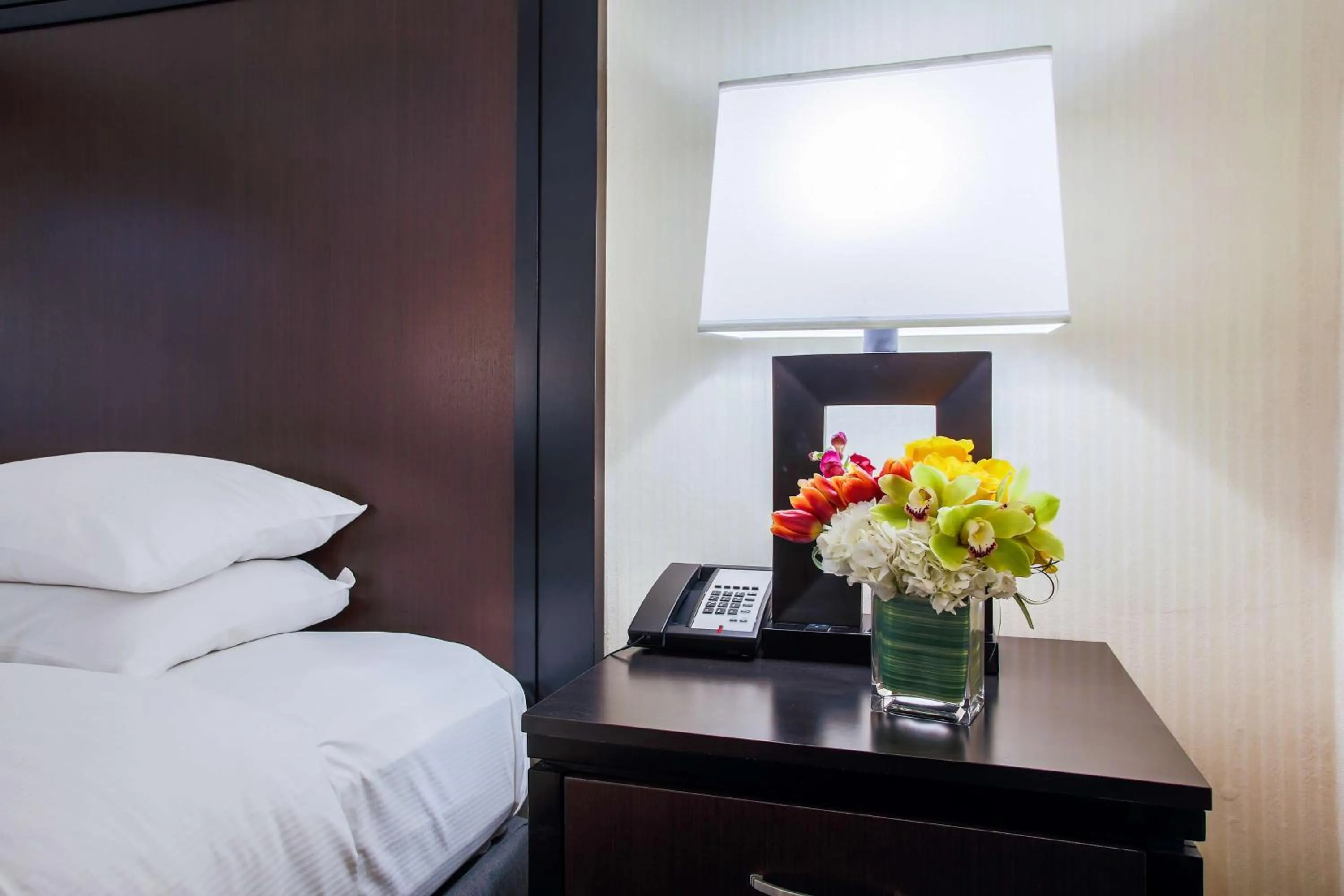 Bed in DoubleTree by Hilton Chicago/Alsip