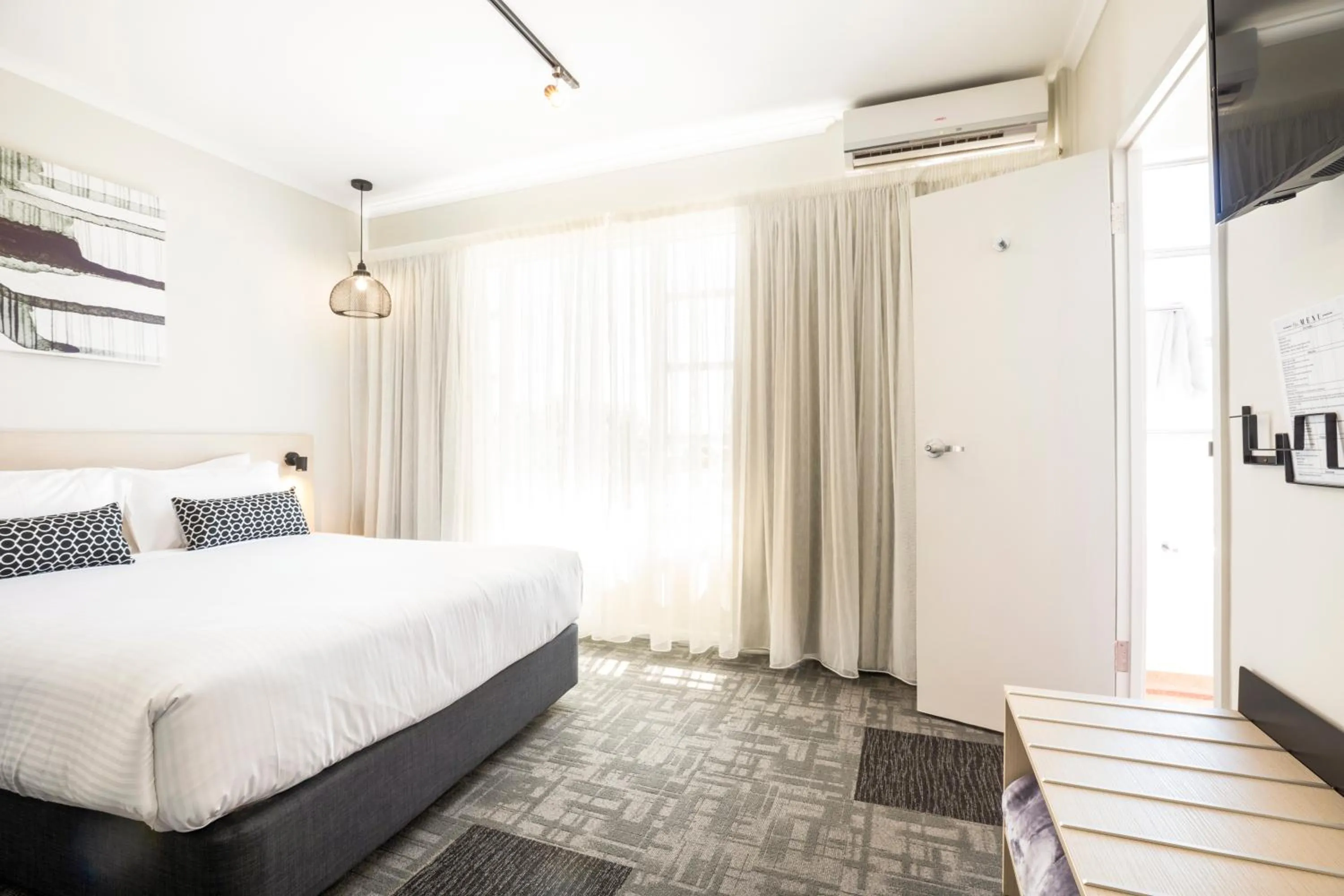 Photo of the whole room, Bed in Nightcap at Finsbury Hotel