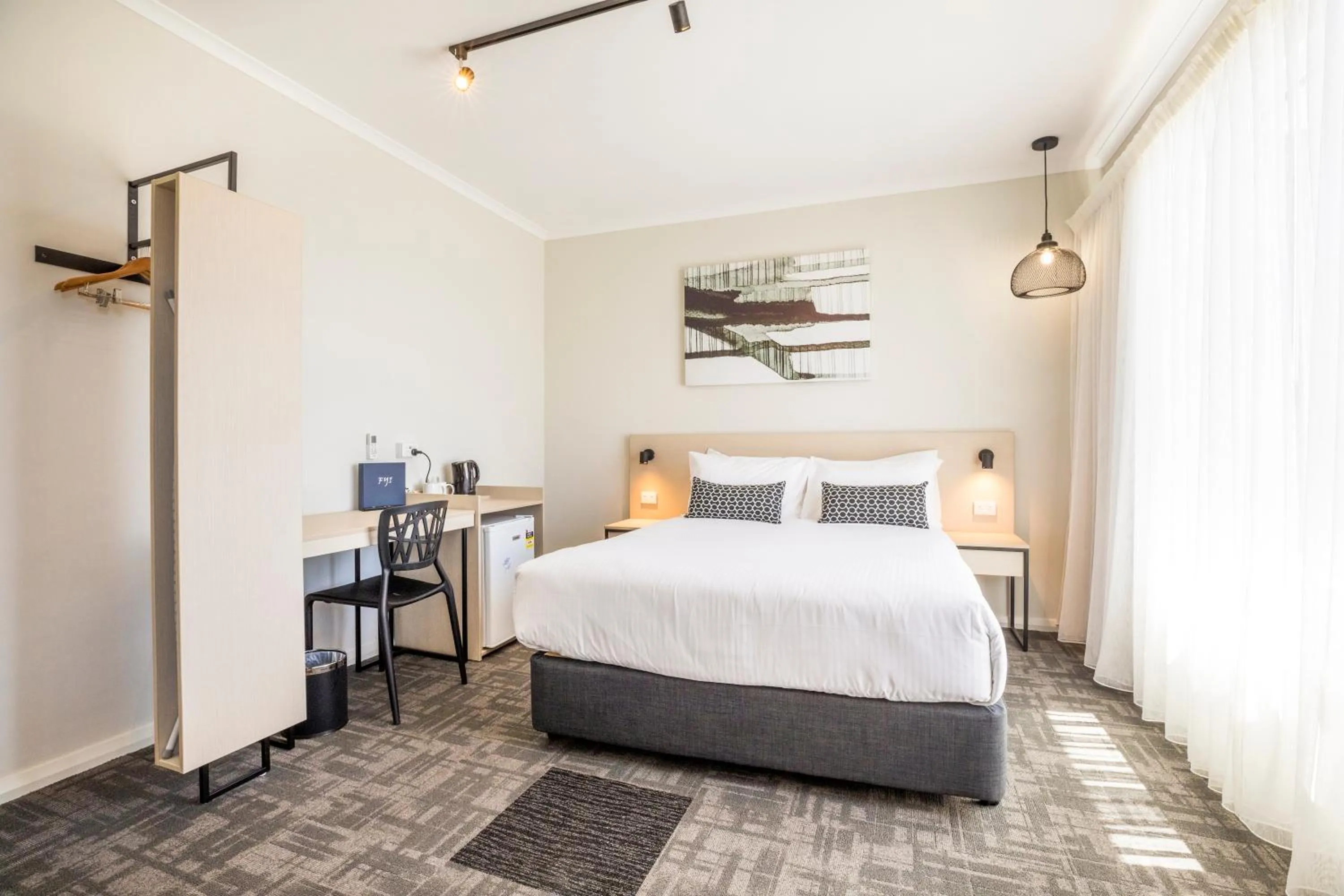 Photo of the whole room, Bed in Nightcap at Finsbury Hotel