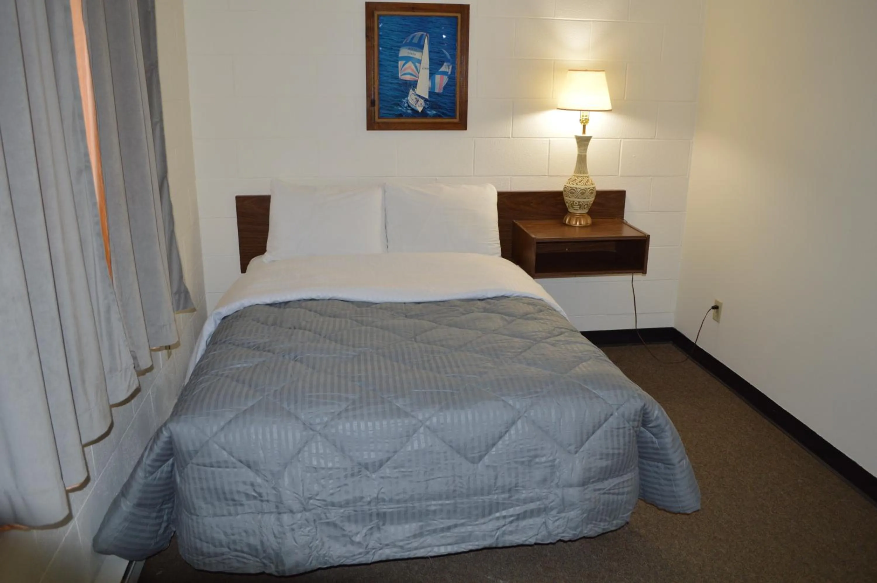 Bedroom, Bed in A1 Motel And Campground