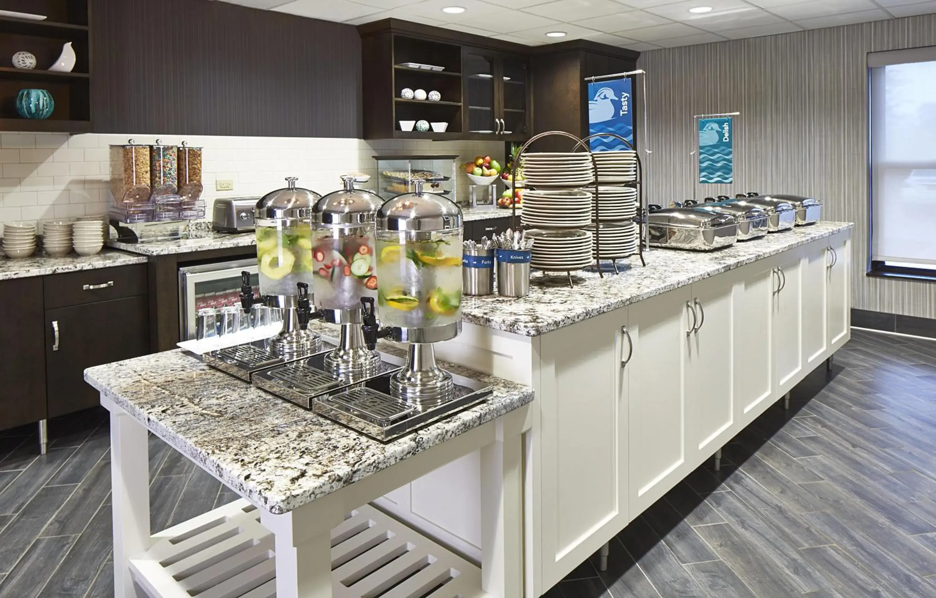 Breakfast in Homewood Suites by Hilton Chicago-Lincolnshire Breakfast in Homewood Suites by Hilton Chicago-Lincolnshire