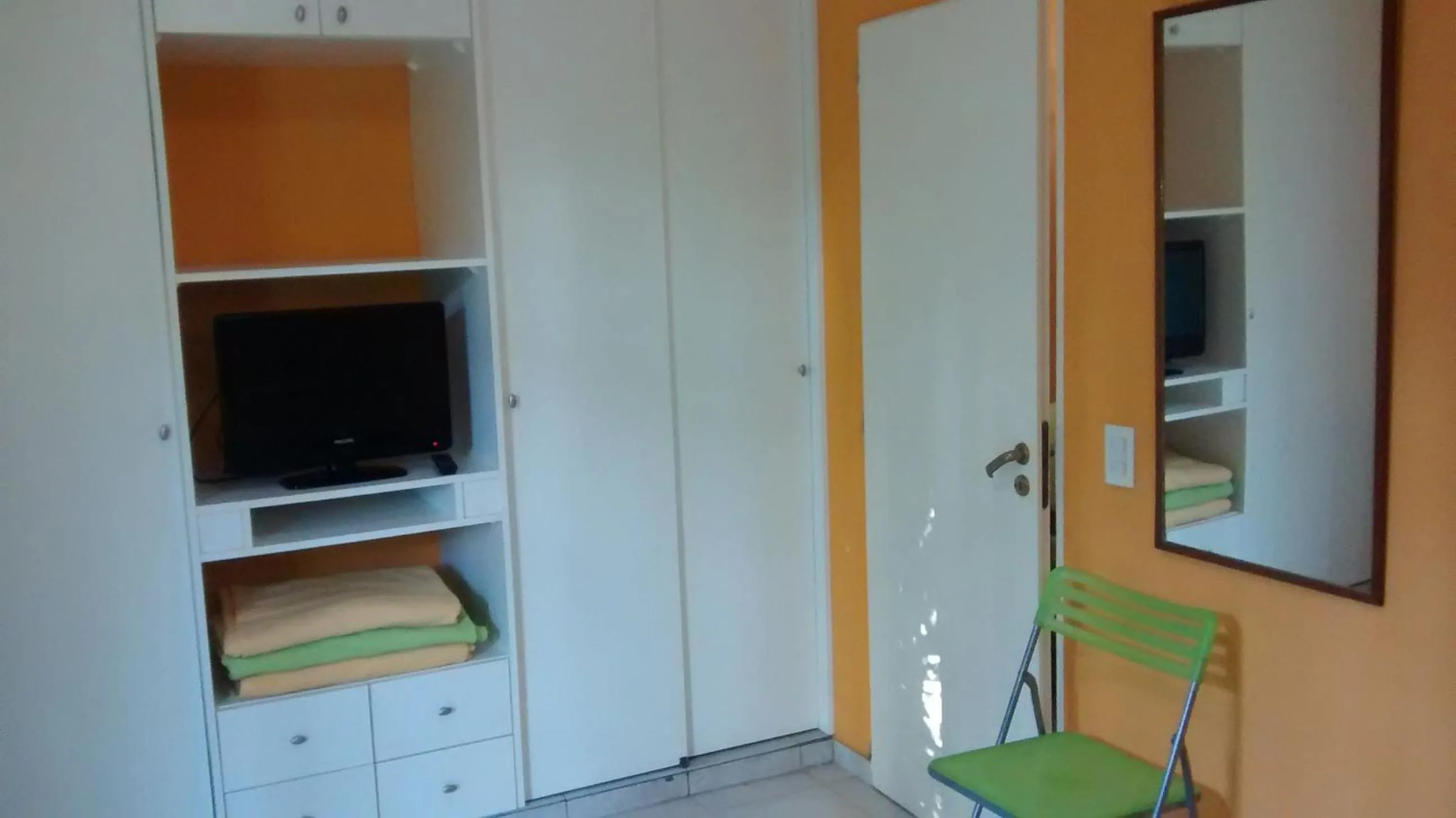 Pato Pinamar -Familiar-No se aceptan grupos de jóvenes