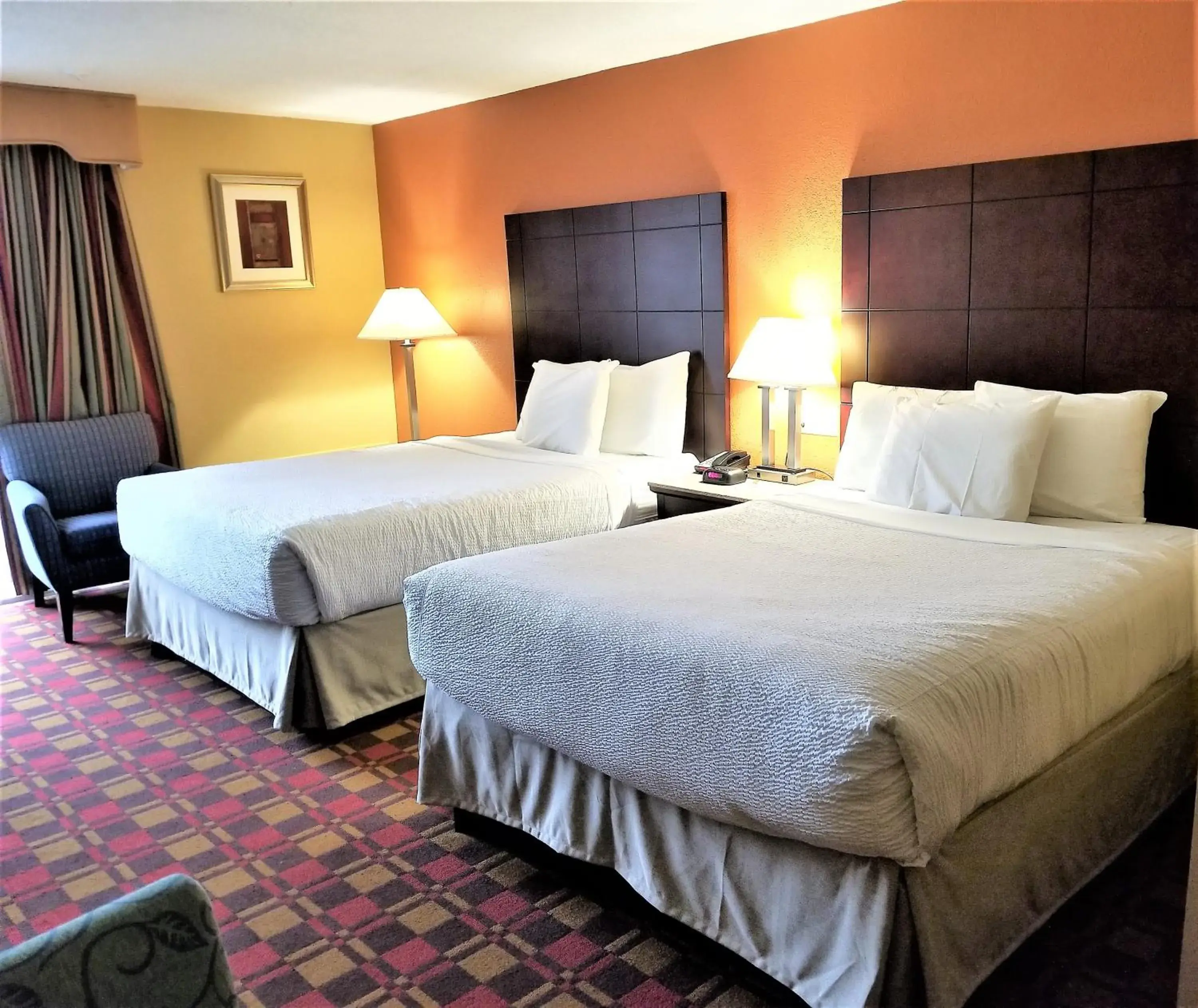 Double Room with Two Double Beds - Non-Smoking in Howard Johnson by Wyndham Clifton NJ Double Room with Two Double Beds - Non-Smoking in Howard Johnson by Wyndham Clifton NJ