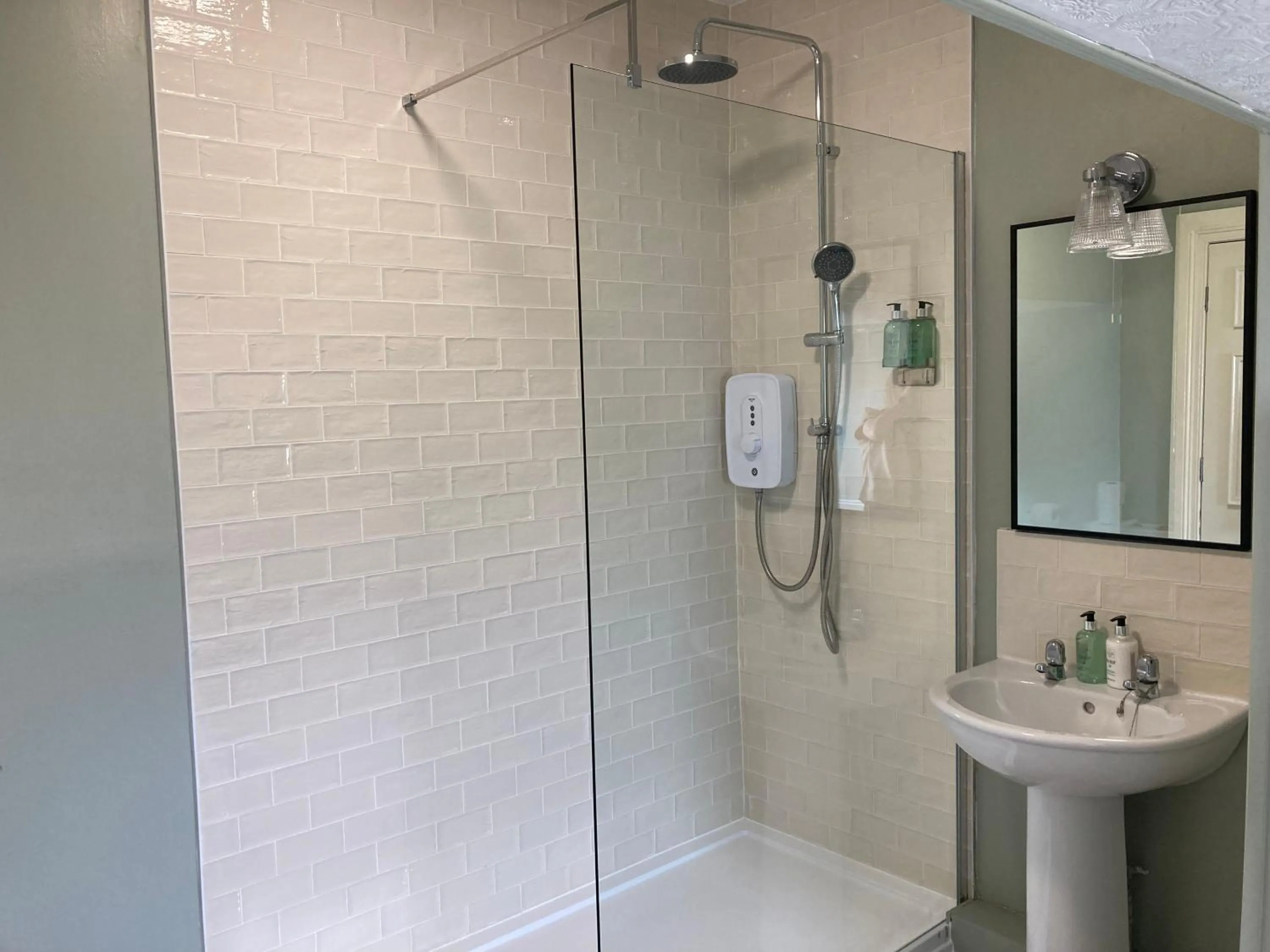 Shower in Tullie Inn