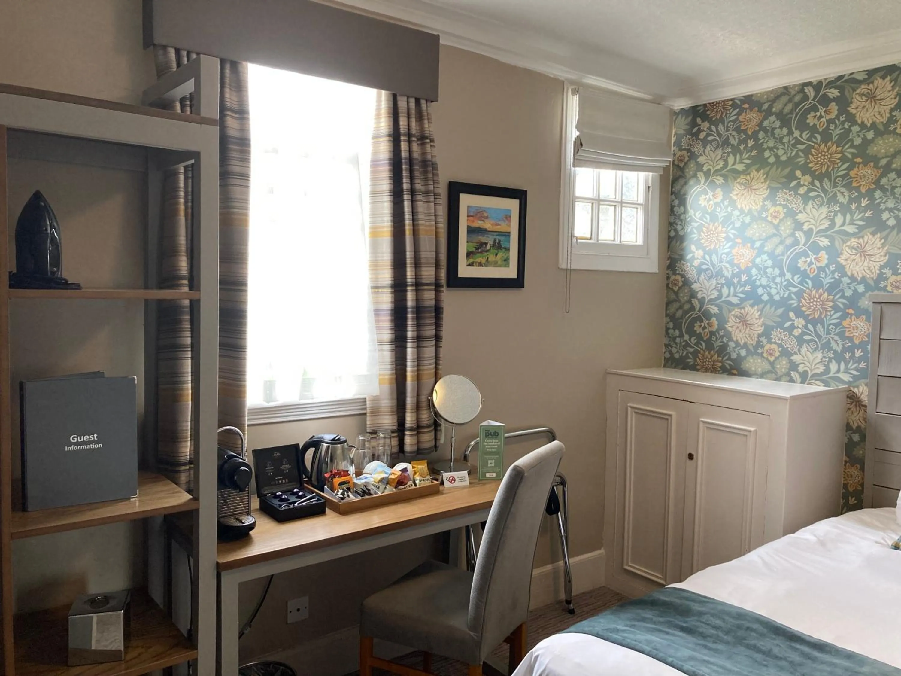 Coffee/tea facilities, Bed in Tullie Inn