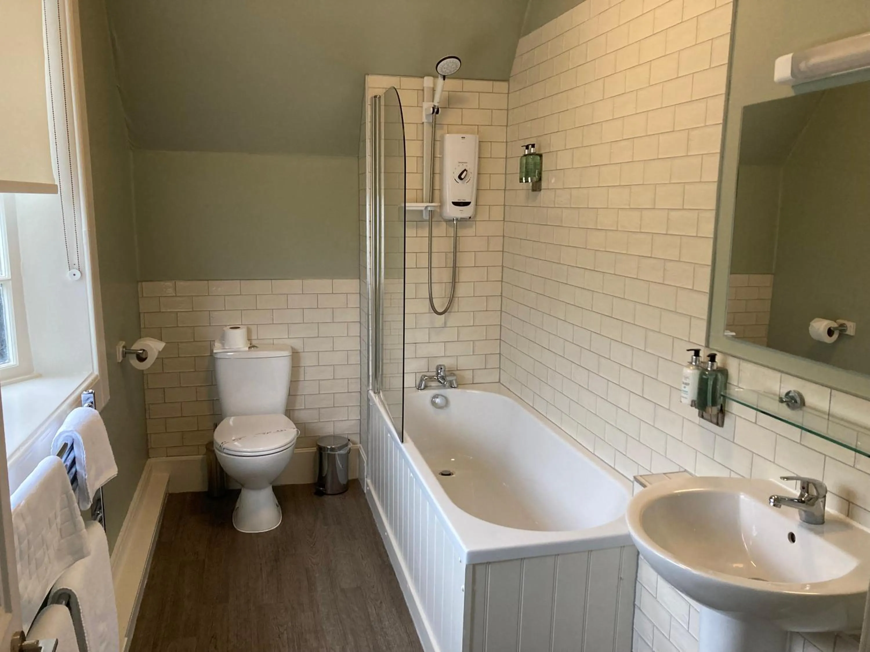 Shower in Tullie Inn