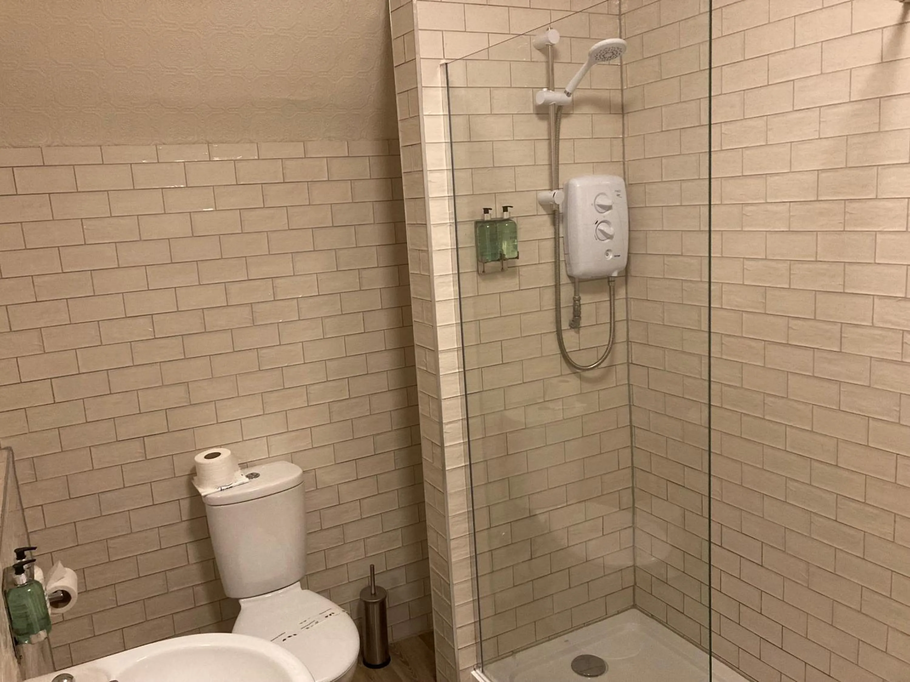 Shower in Tullie Inn