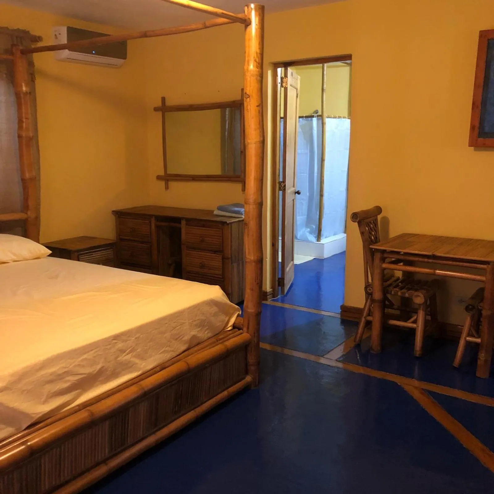 Bed in La Cueva del Che