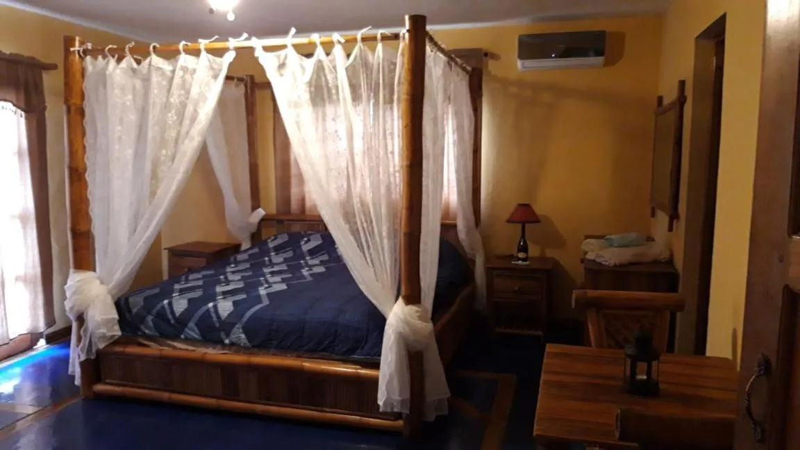 Bed in La Cueva del Che