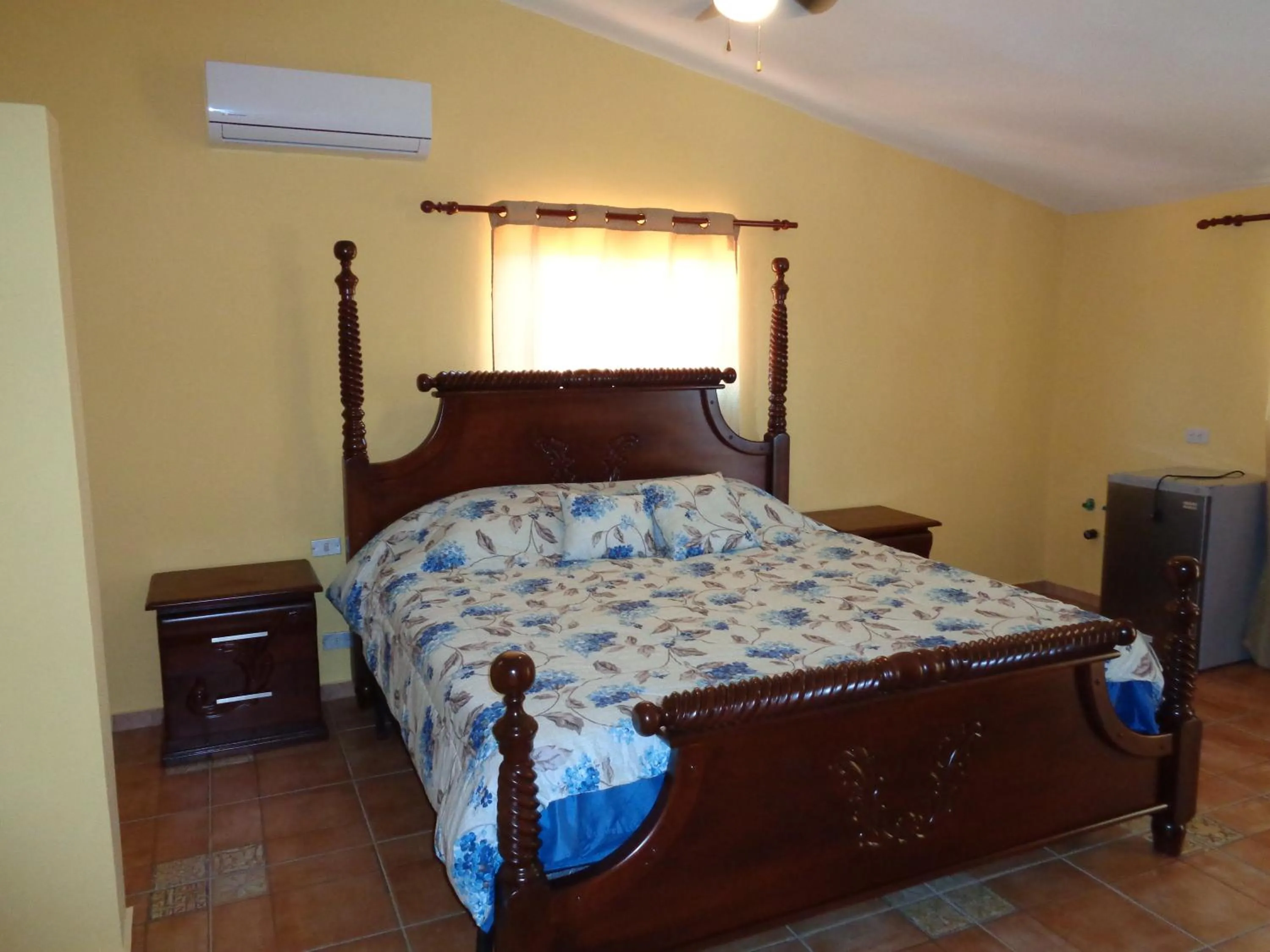 Bed in La Cueva del Che