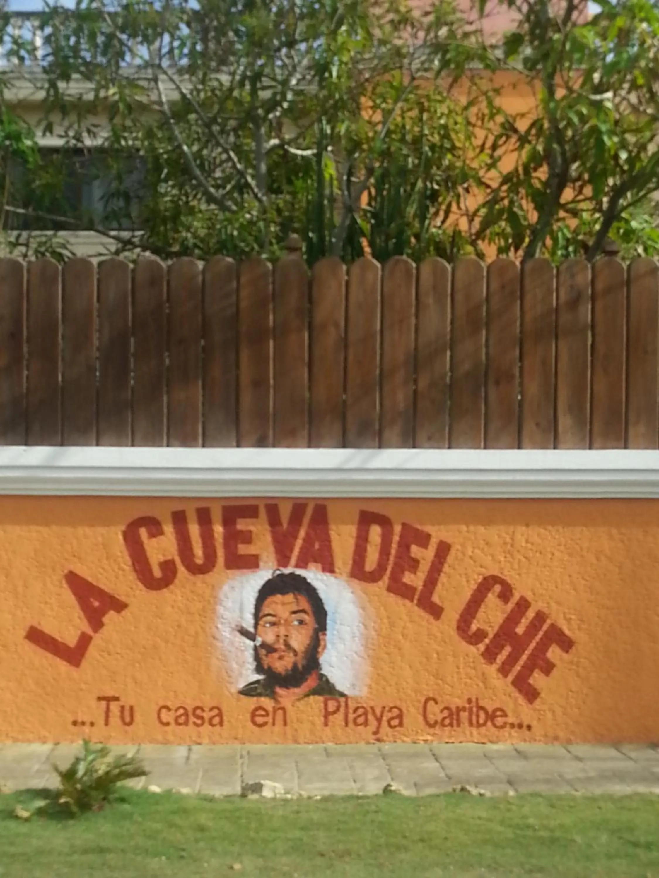 Property logo or sign in La Cueva del Che