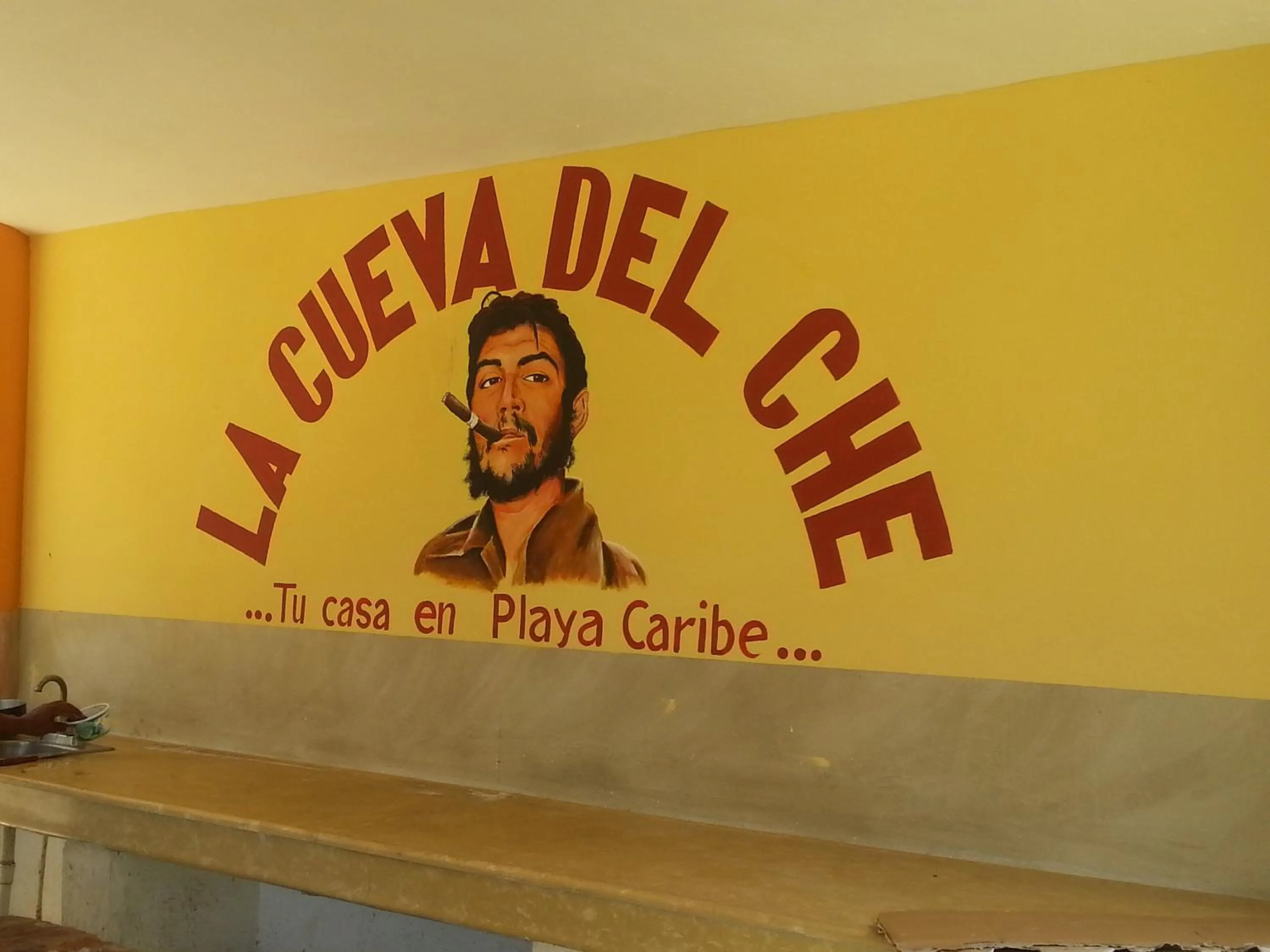 Lounge or bar in La Cueva del Che