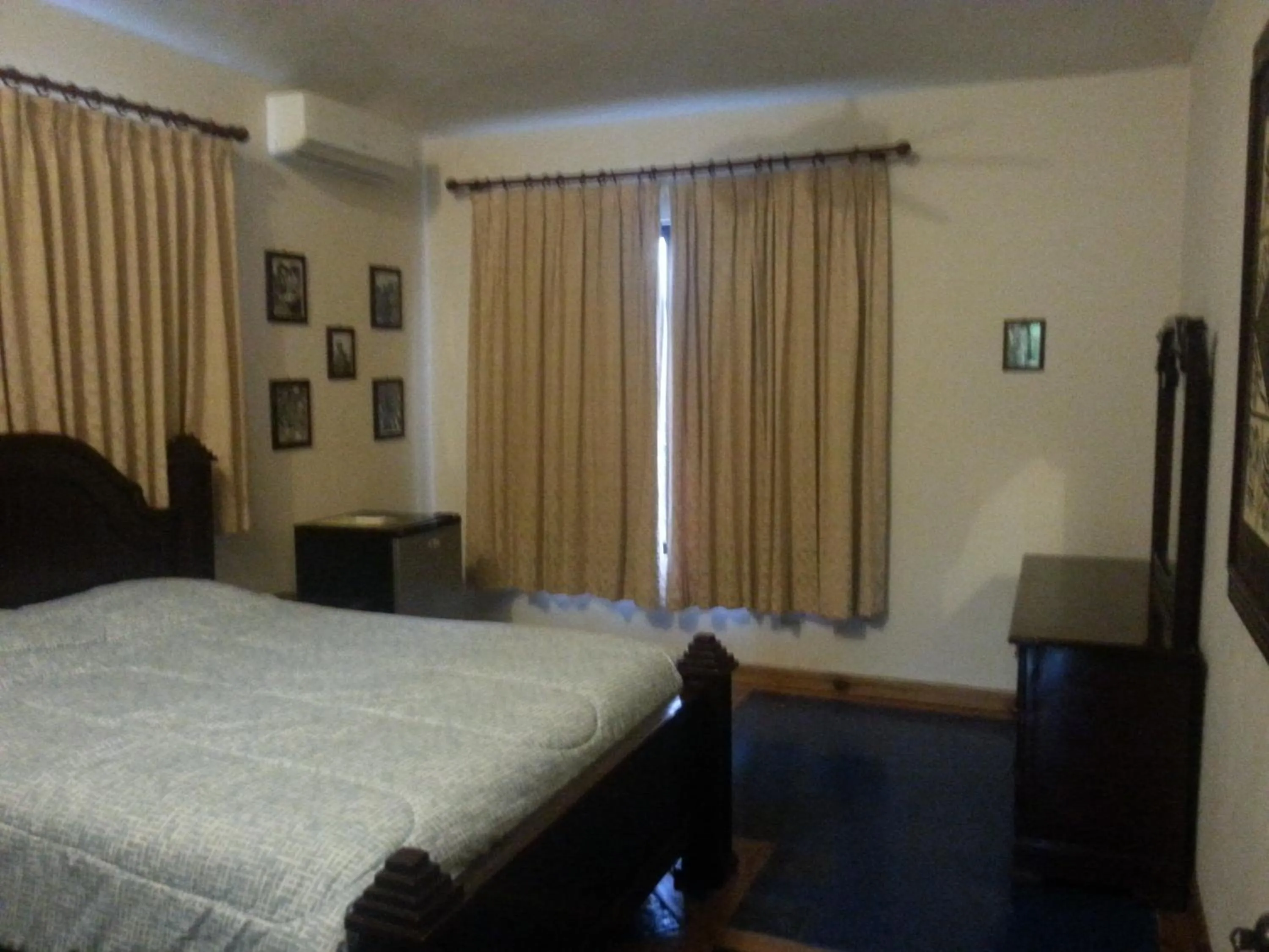 Photo of the whole room, Bed in La Cueva del Che