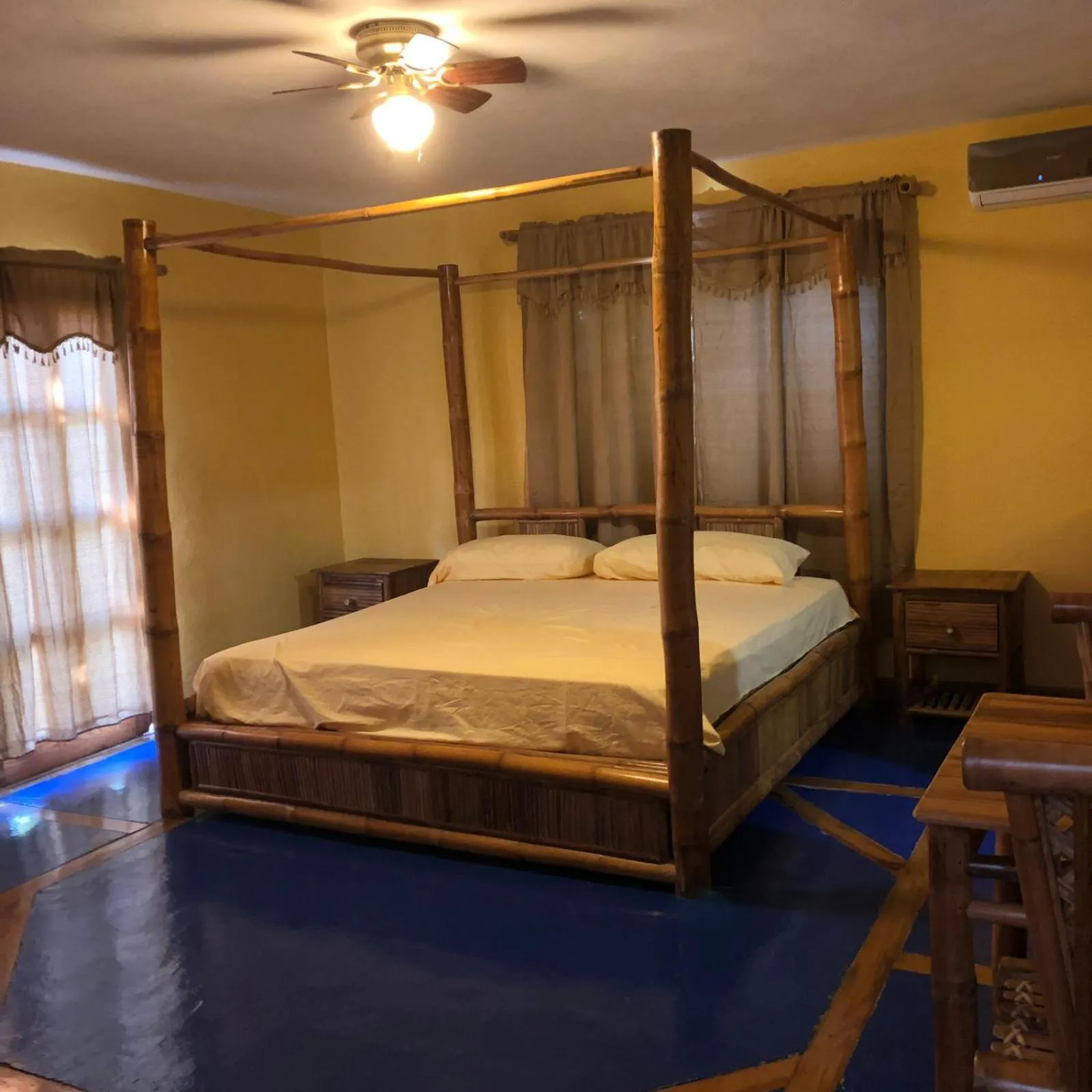 Bed in La Cueva del Che