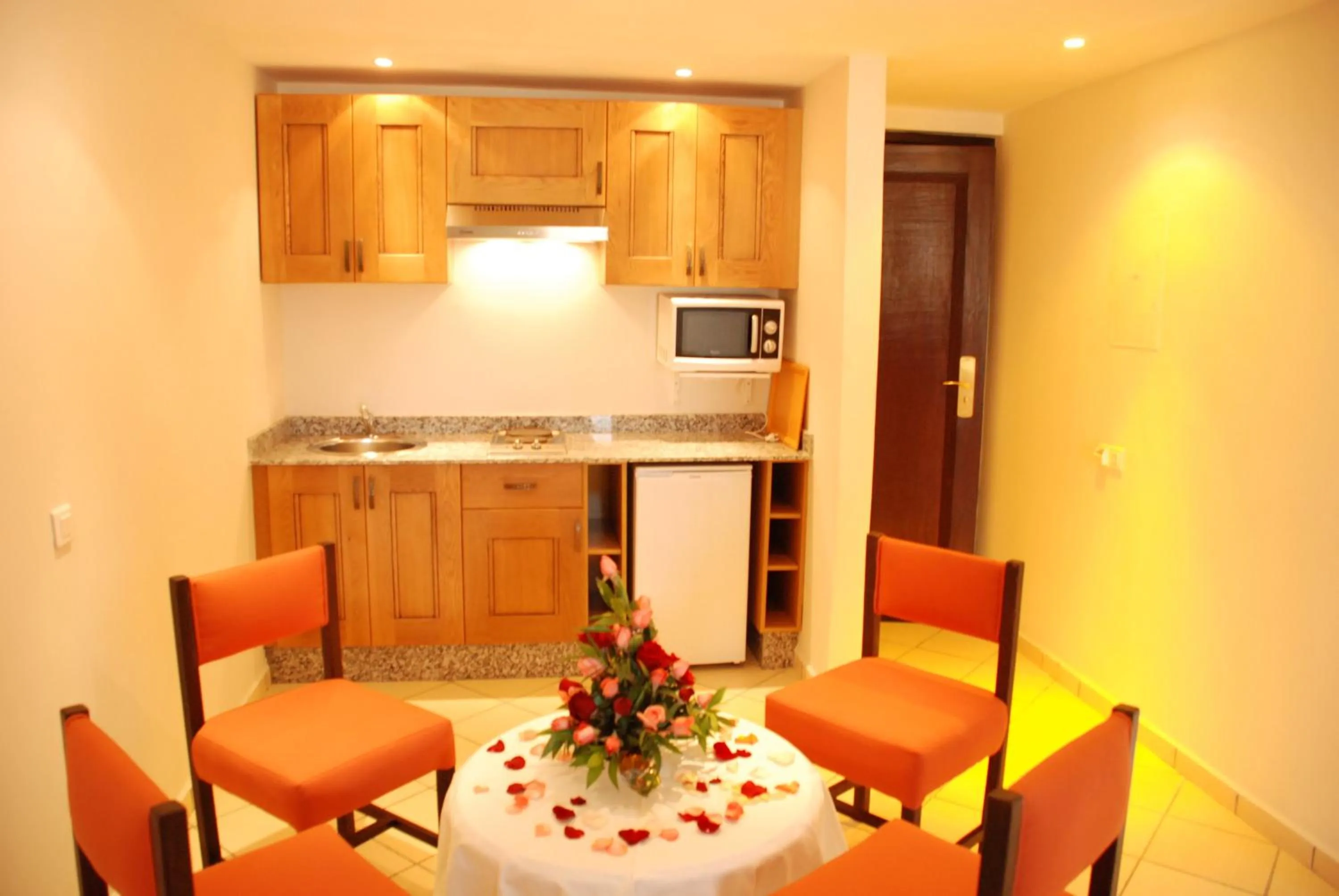 Kitchen or kitchenette in New Farah Hotel
