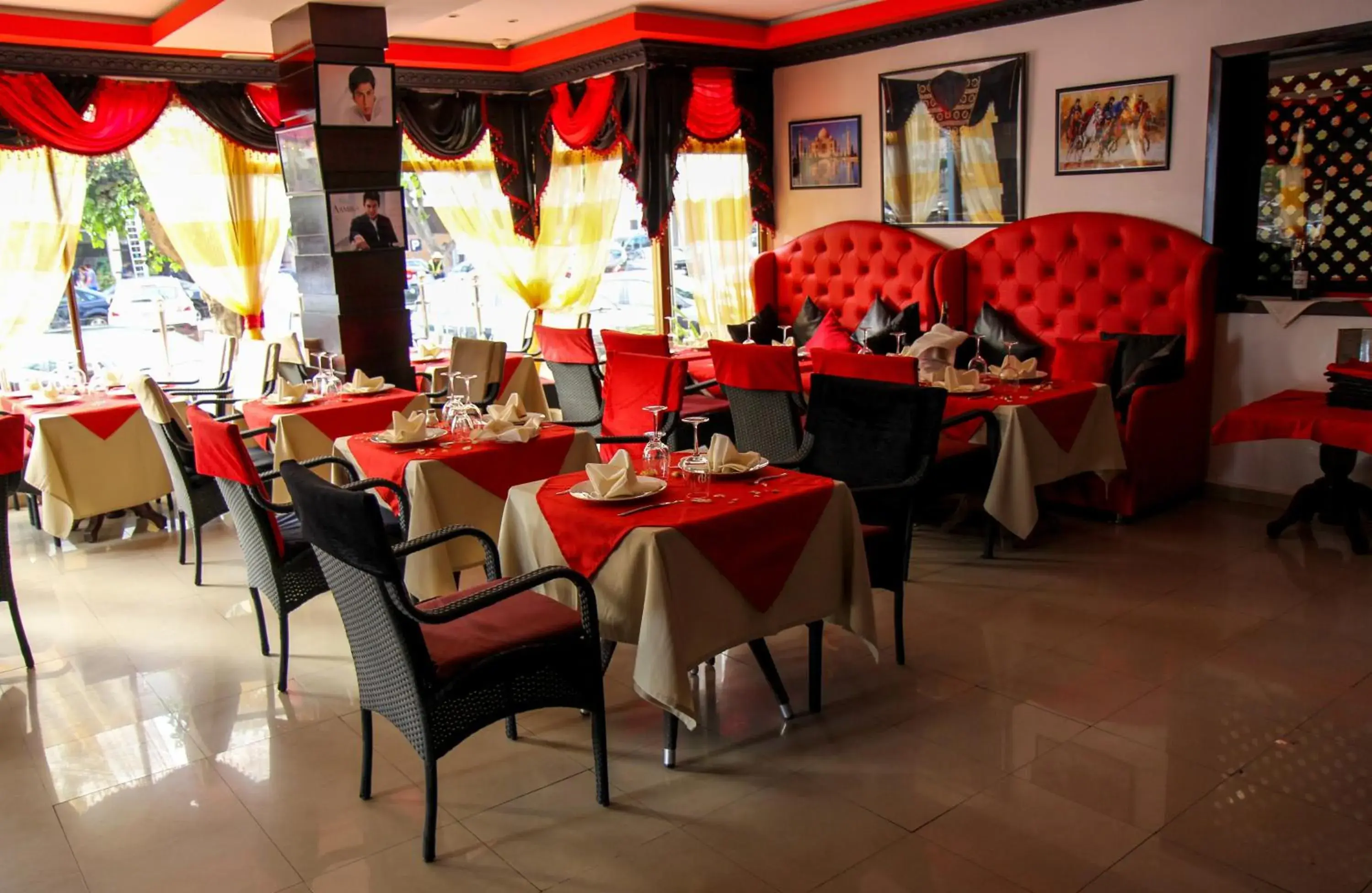Restaurant/Places to Eat in New Farah Hotel