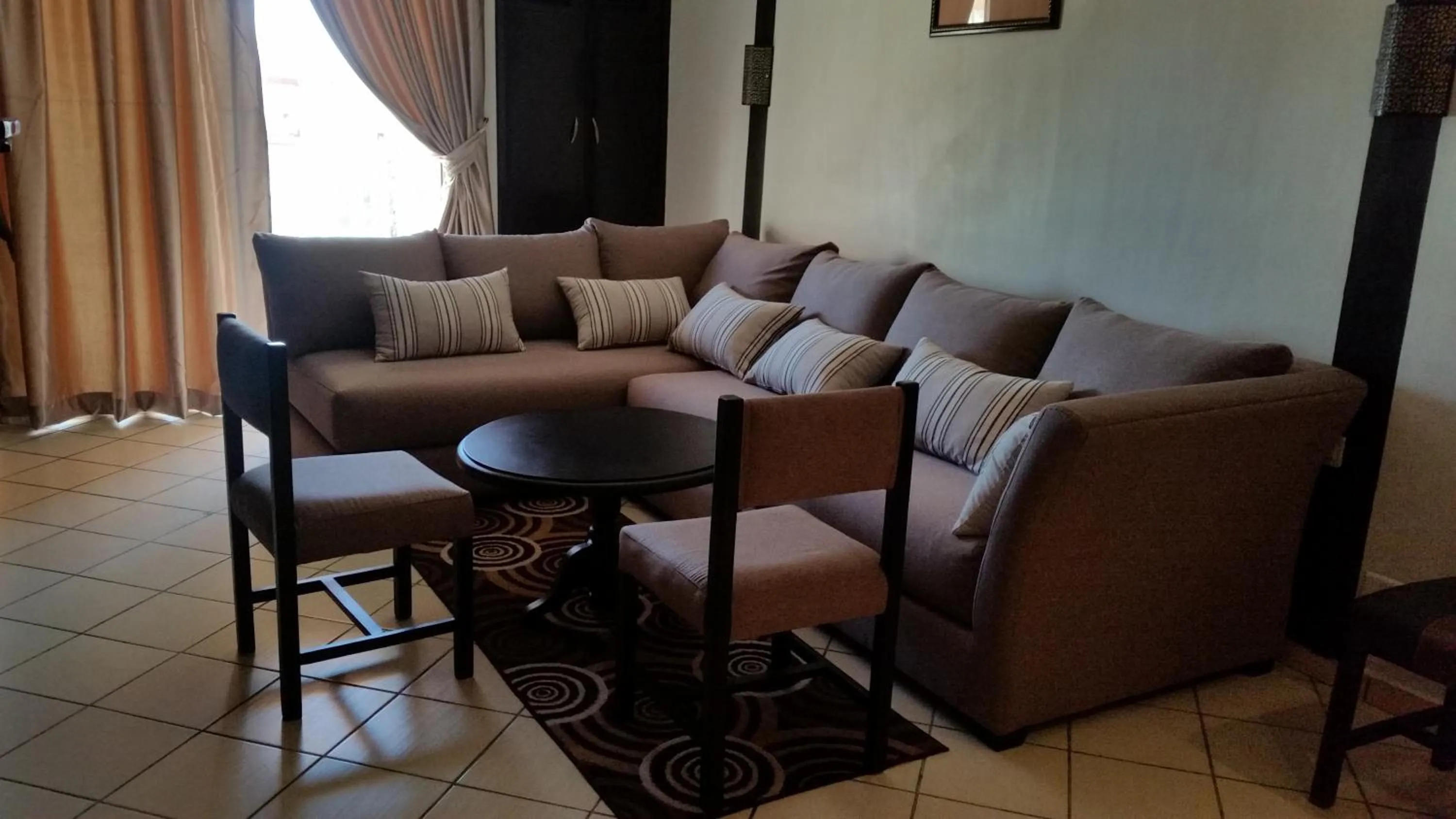 Living room in New Farah Hotel