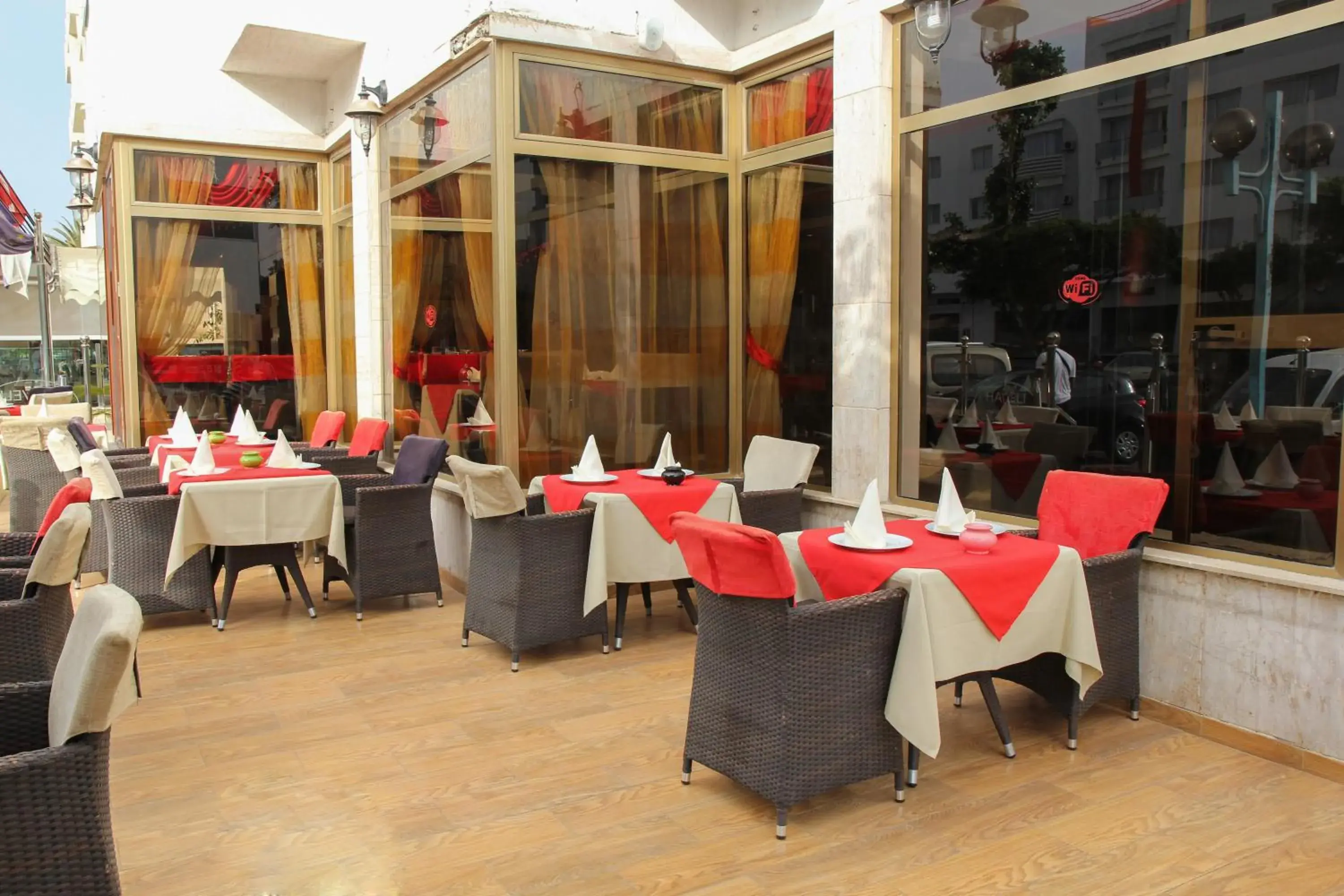 Restaurant/Places to Eat in New Farah Hotel