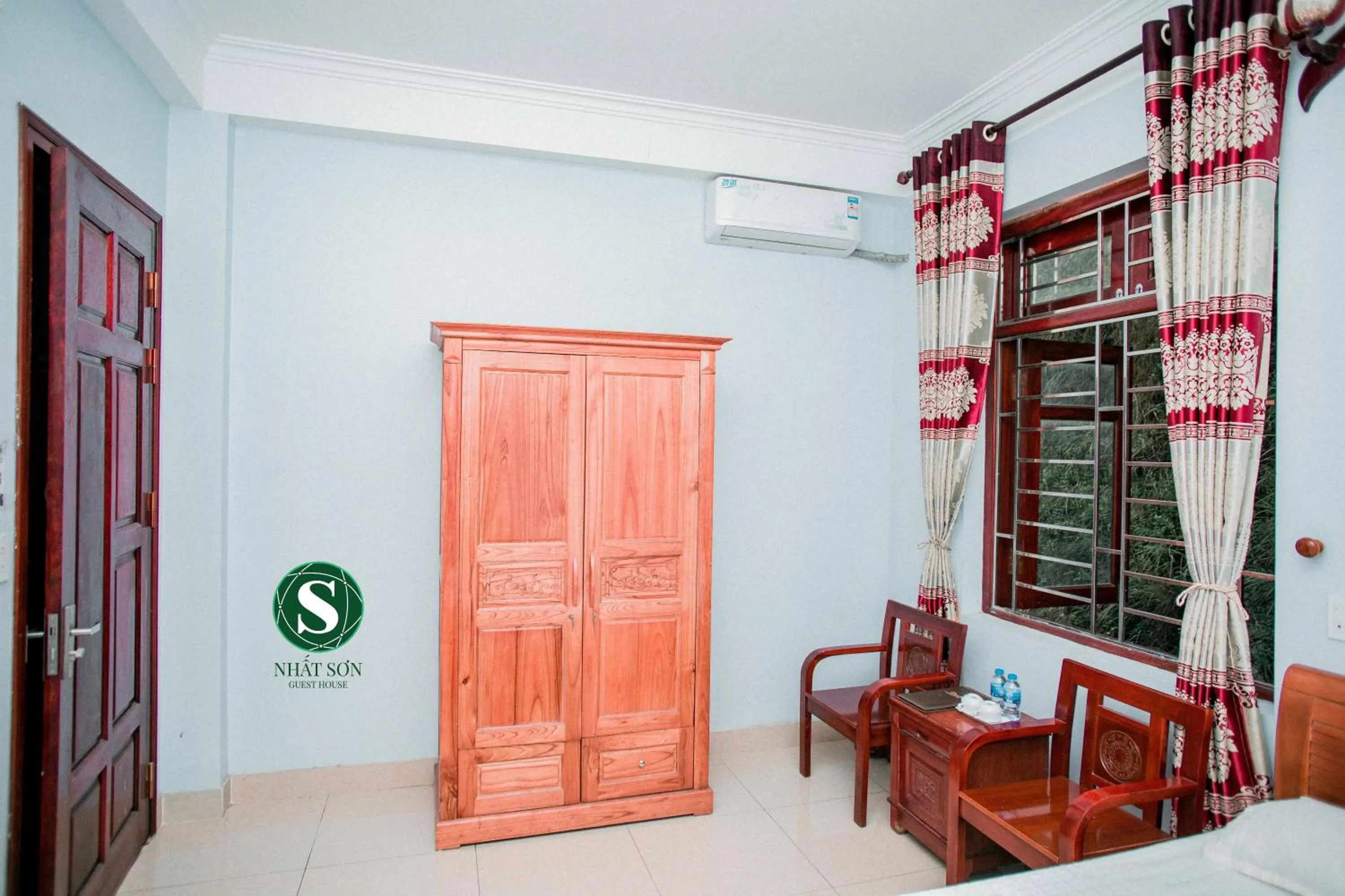 Seating area in Nhat Son Guesthouse