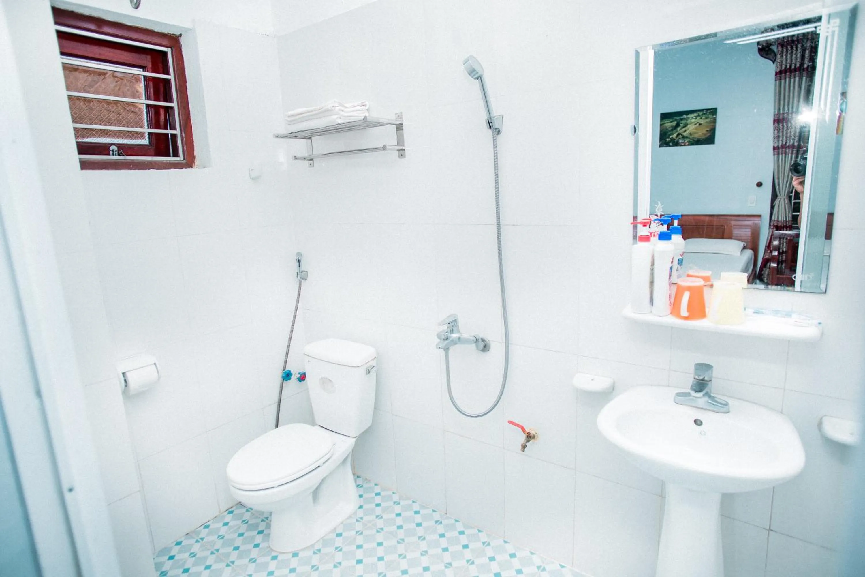 Shower in Nhat Son Guesthouse