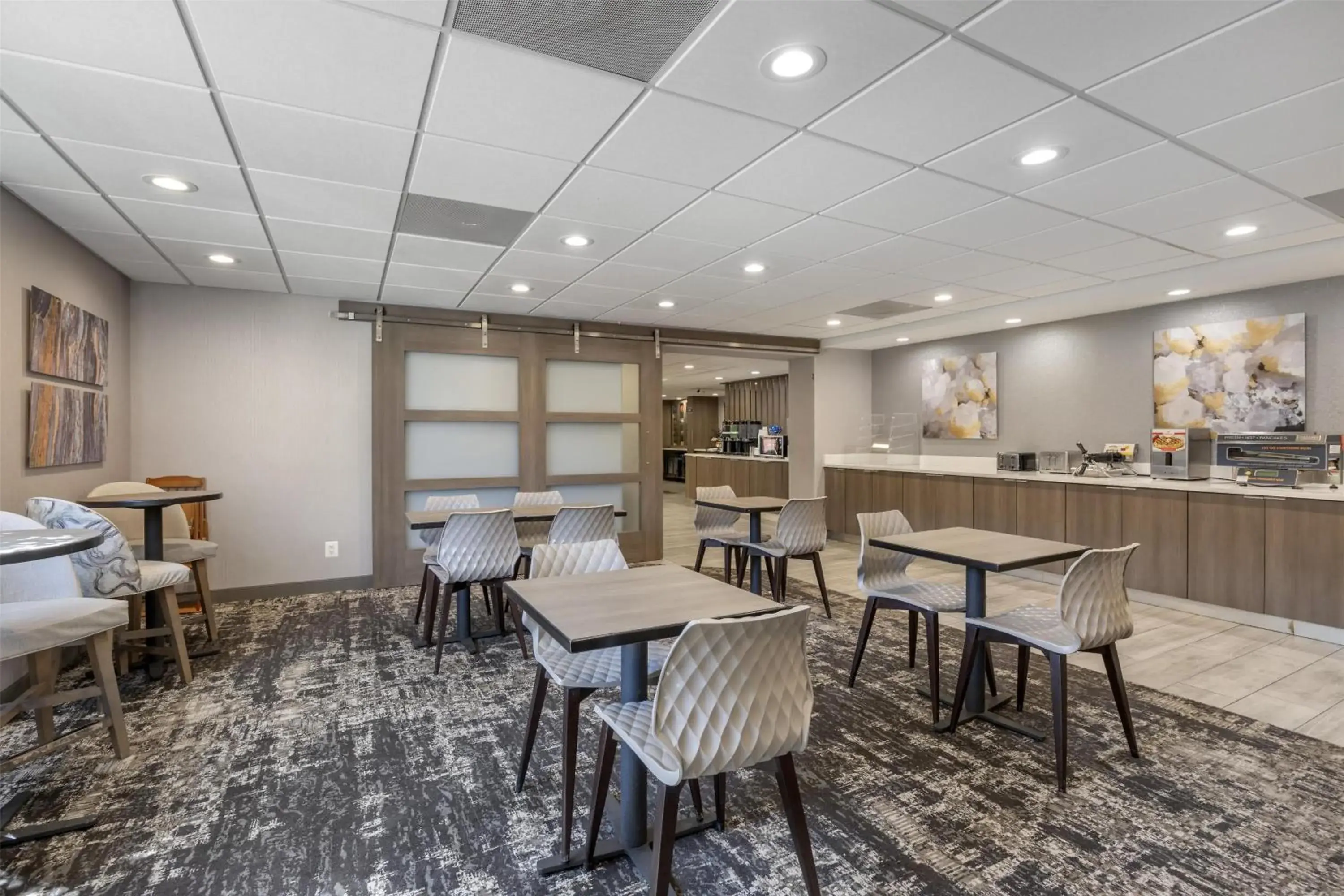 Restaurant/places to eat in SureStay Plus Hotel by Best Western Chicago Lombard Restaurant/places to eat in SureStay Plus Hotel by Best Western Chicago Lombard