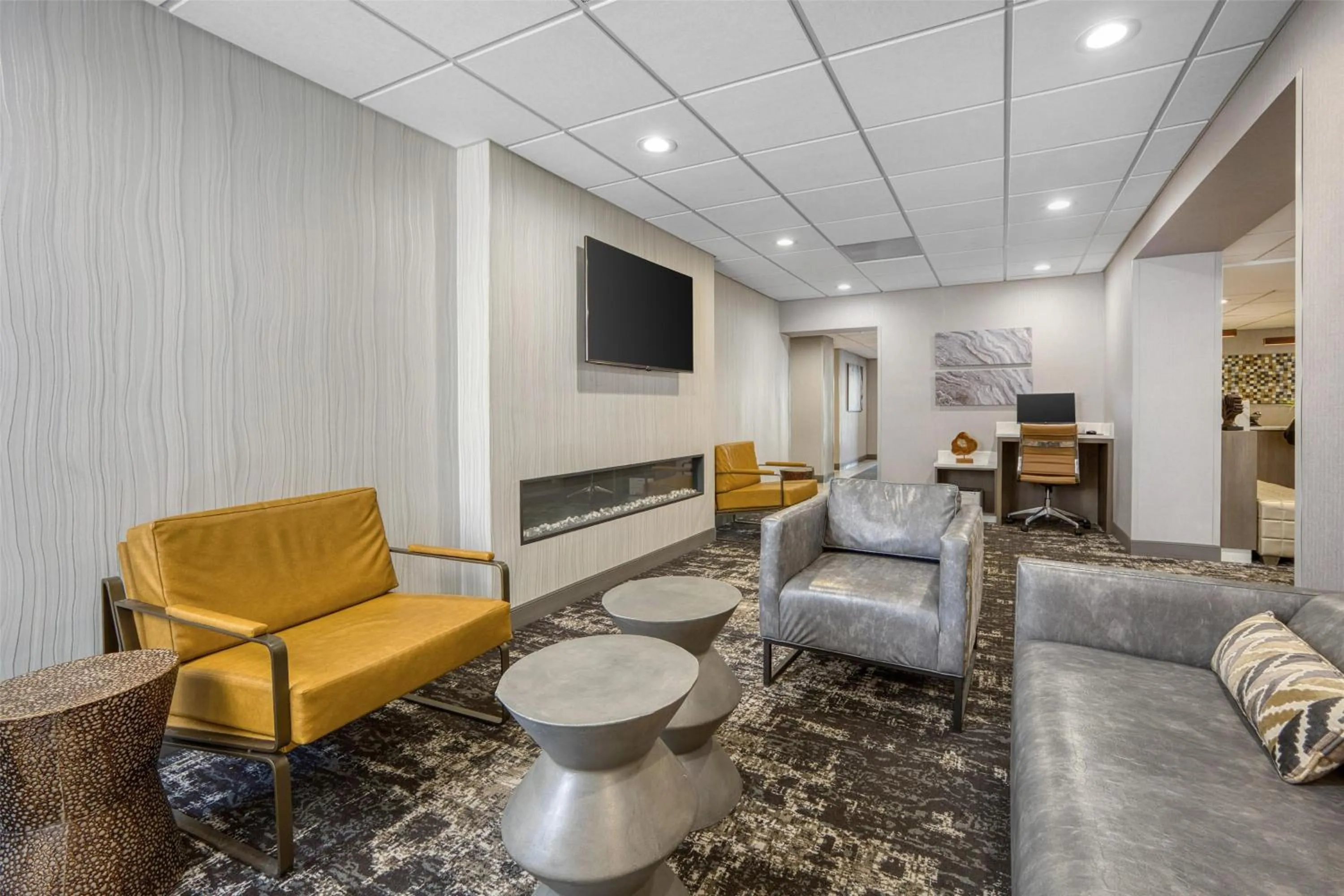 Lobby or reception in SureStay Plus Hotel by Best Western Chicago Lombard