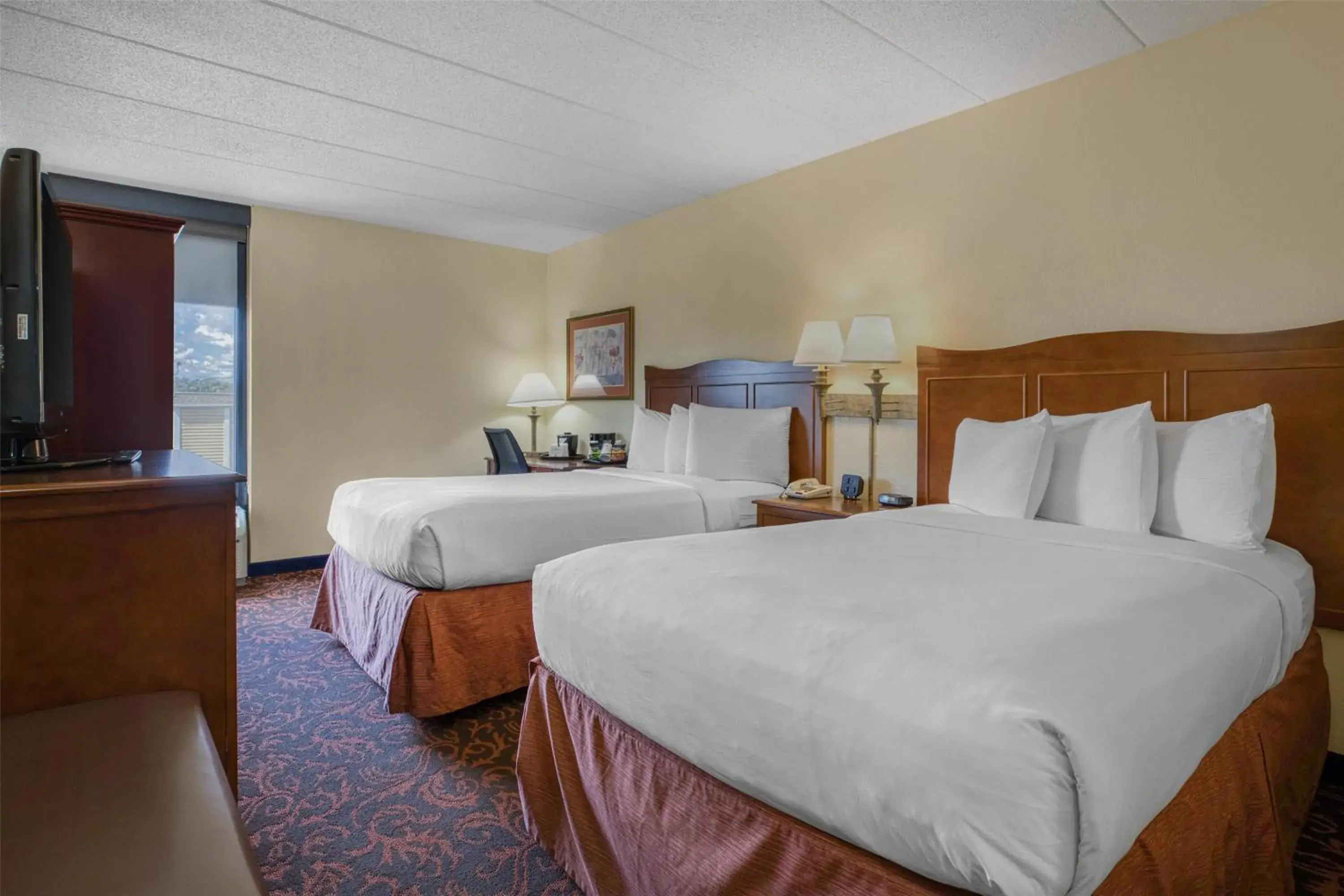 Bedroom, Bed in SureStay Plus Hotel by Best Western Chicago Lombard Bedroom, Bed in SureStay Plus Hotel by Best Western Chicago Lombard