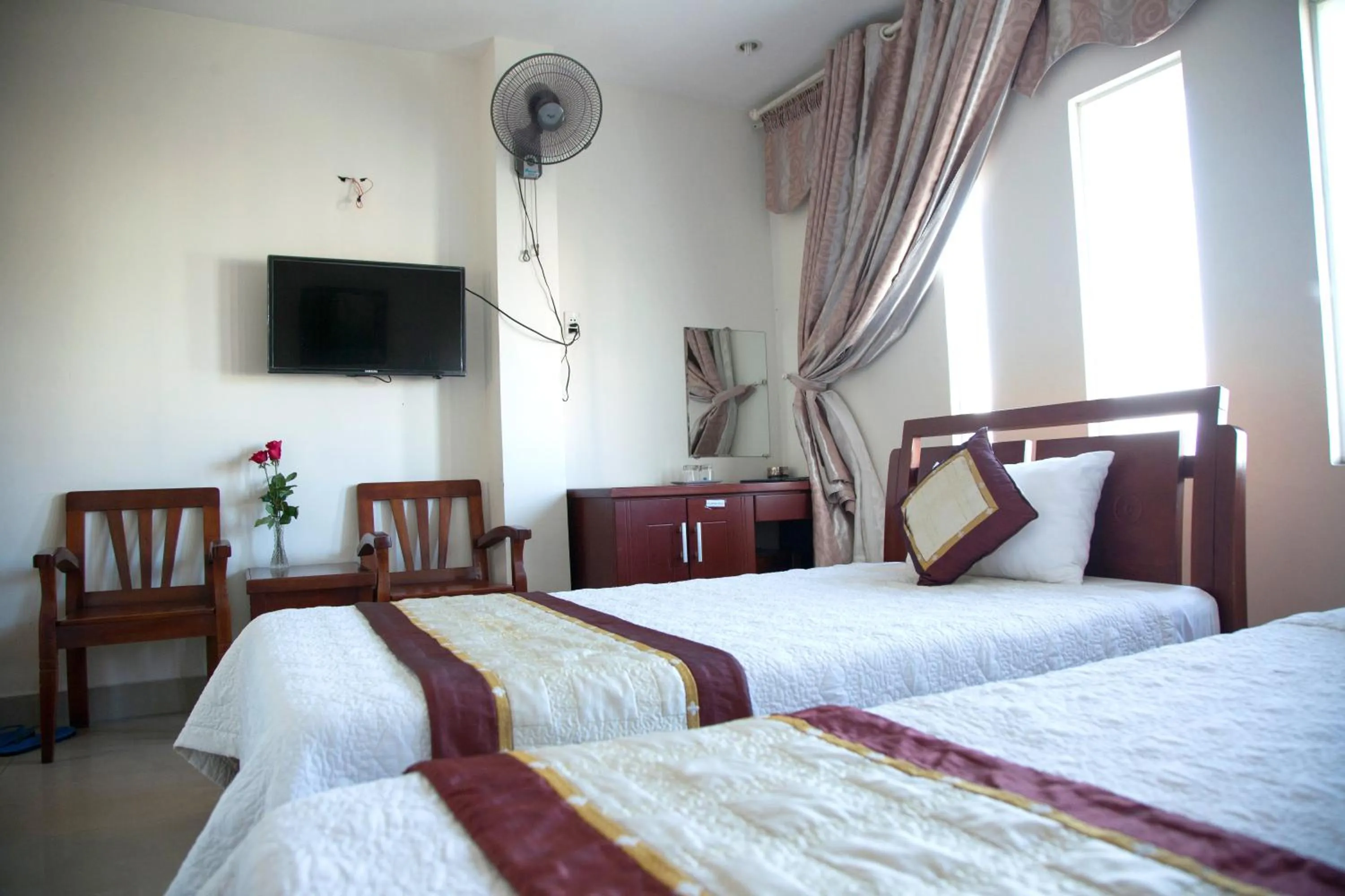 Bed in Hoang Thuy Sinh Hotel