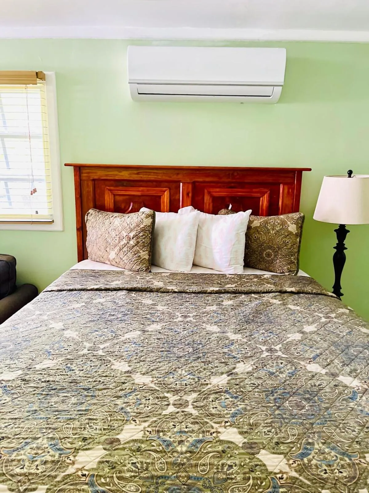 Bed in Dawson’s Hideaway