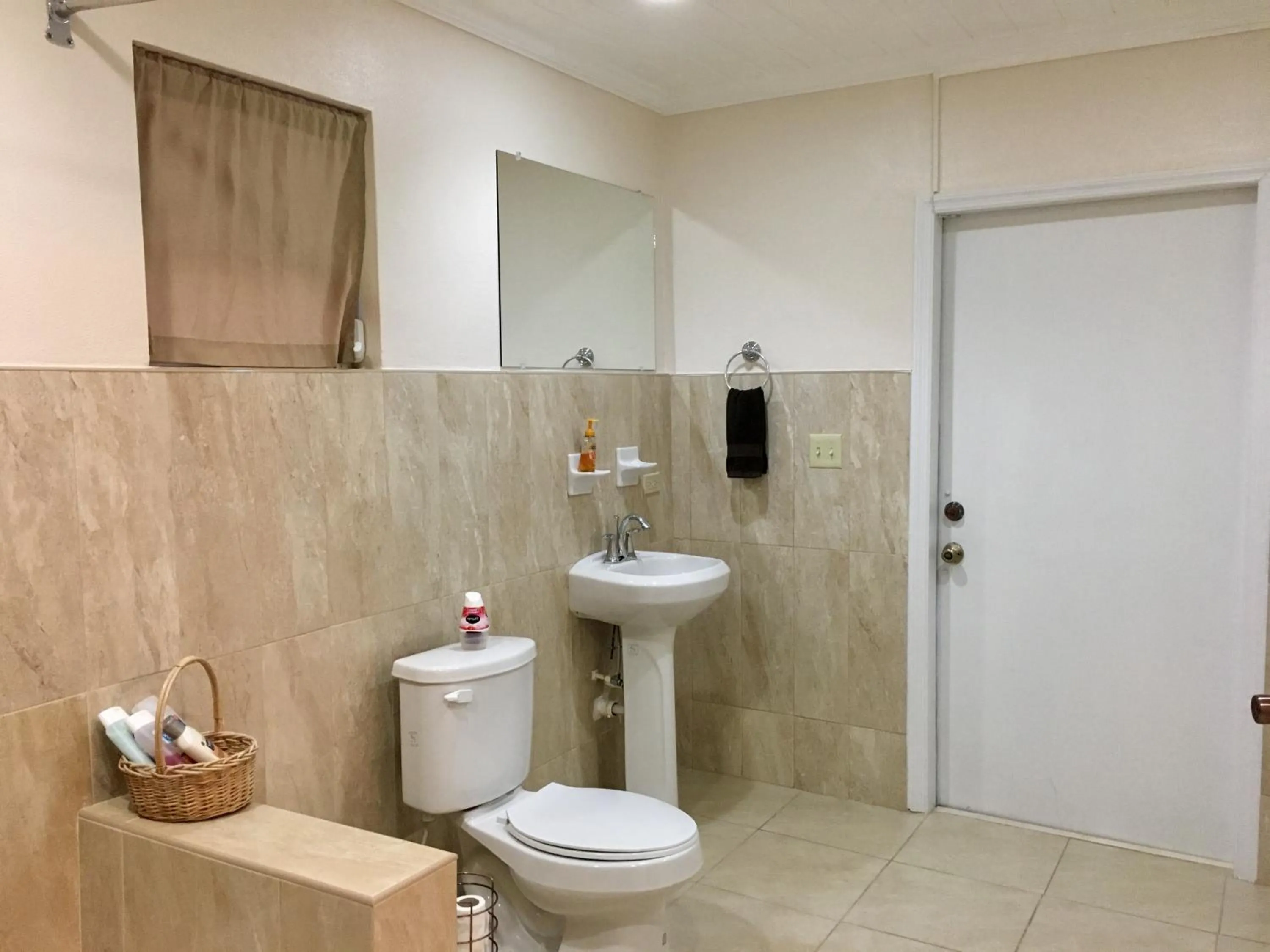 Toilet in Dawson’s Hideaway