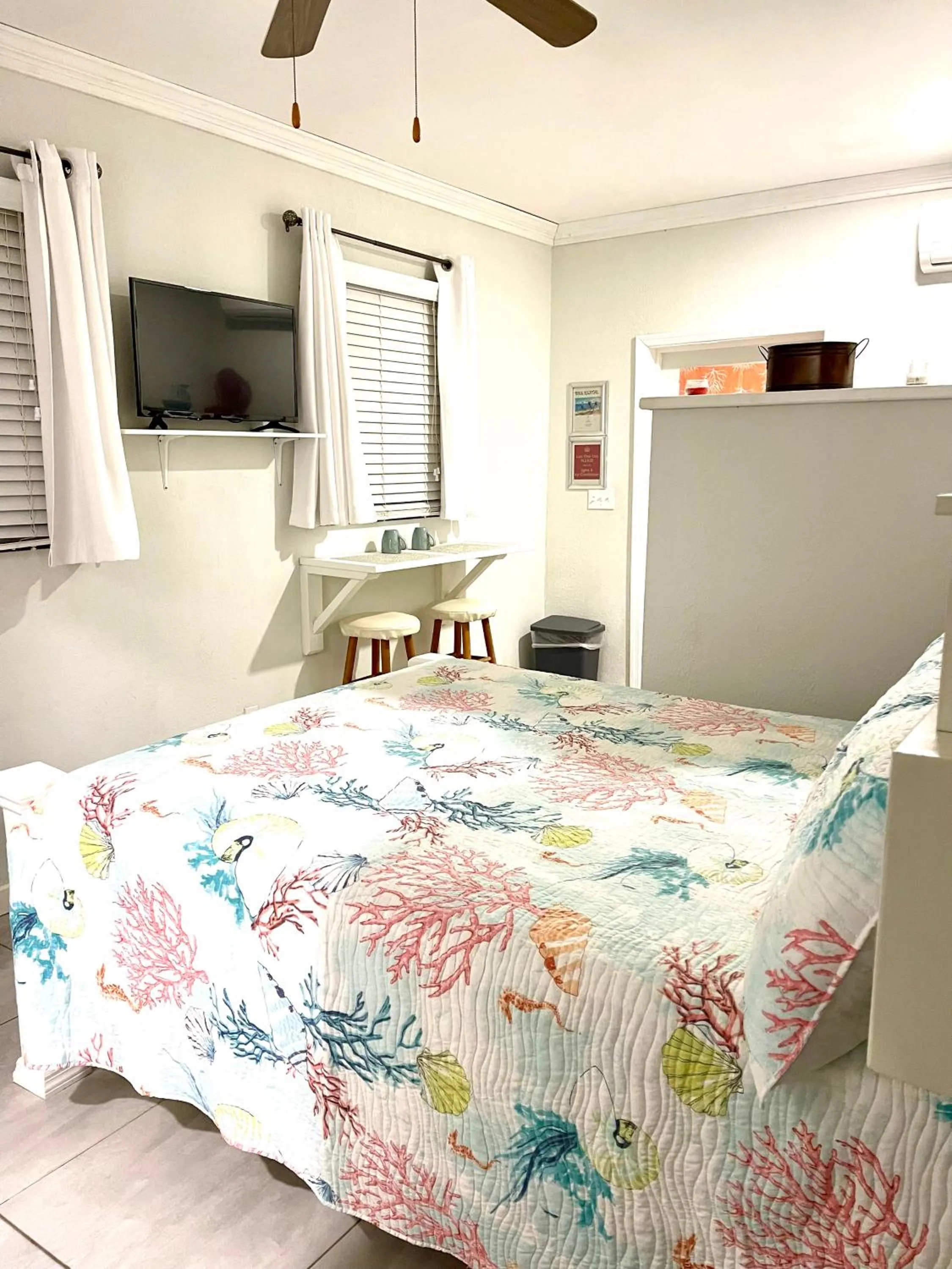 Bedroom, Bed in Dawson’s Hideaway