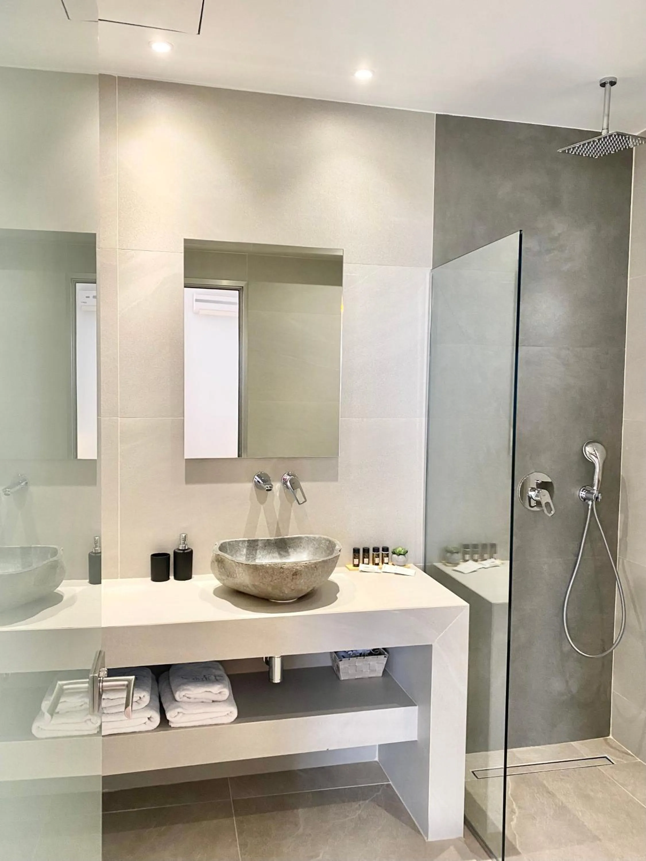 Shower in Lithies Sea View Boutique Hotel