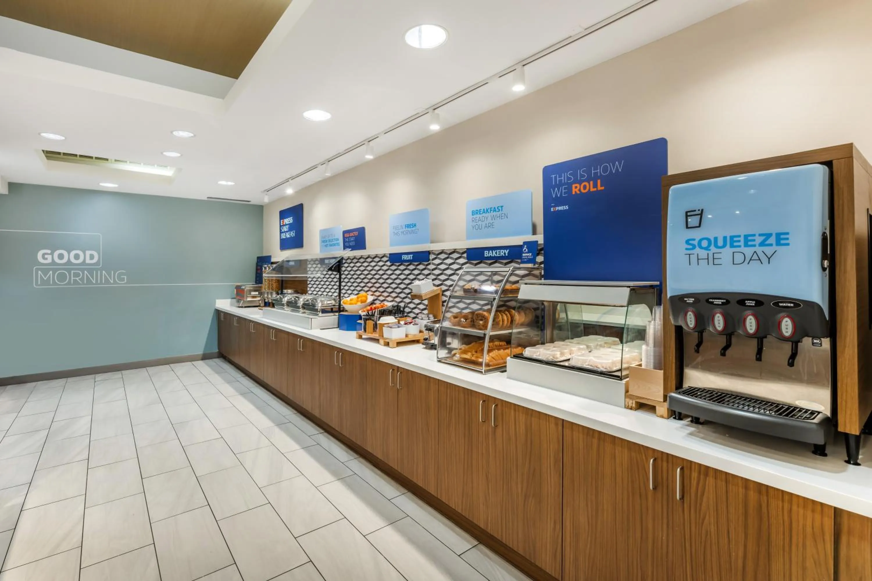 Buffet breakfast in Holiday Inn Express Crestwood by IHG