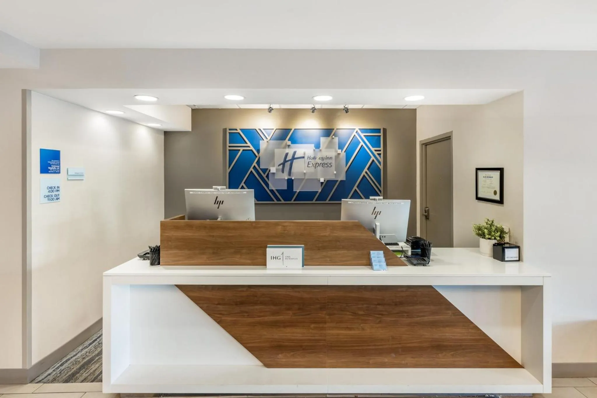 Property building in Holiday Inn Express Crestwood by IHG