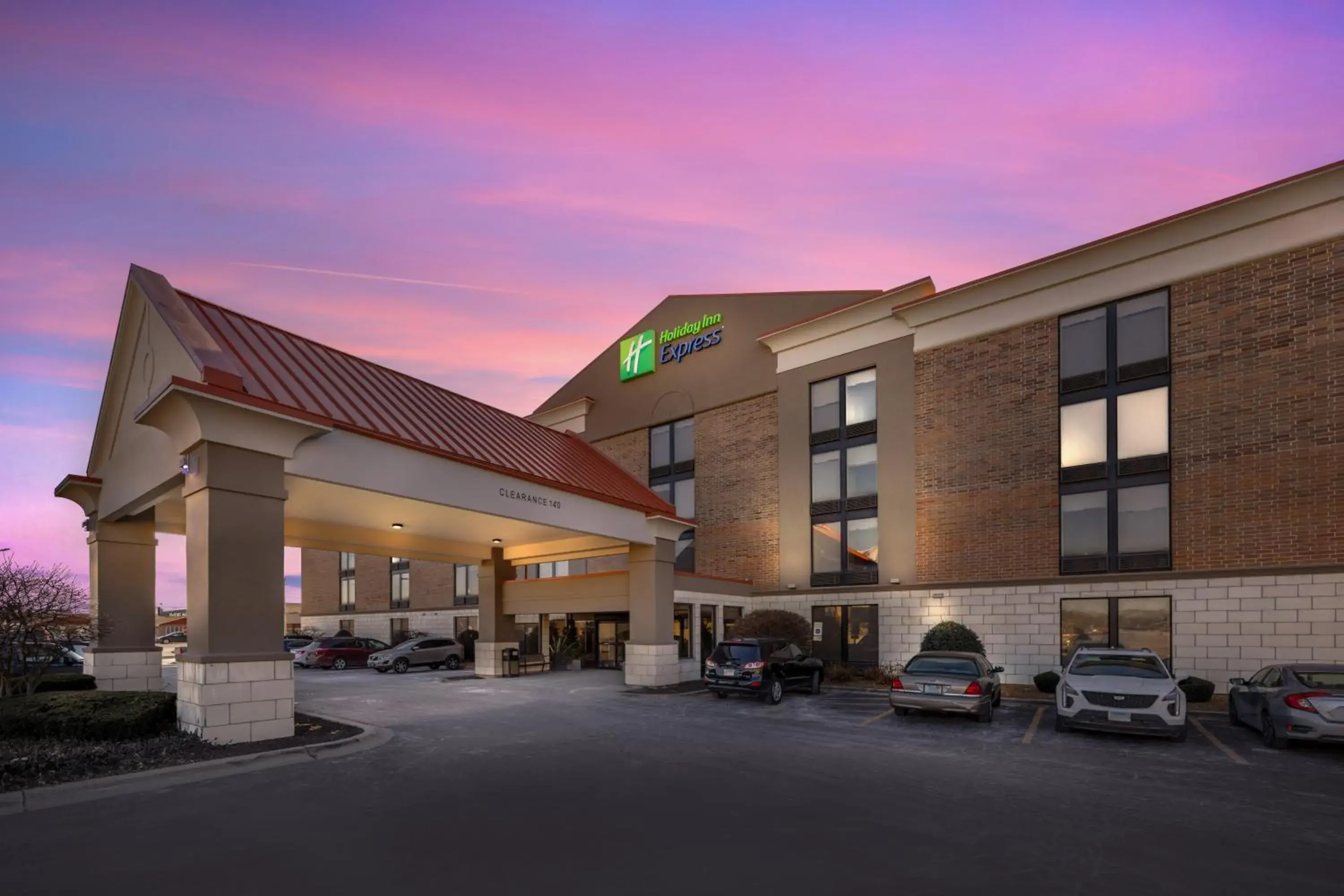 Property building in Holiday Inn Express Crestwood by IHG Property building in Holiday Inn Express Crestwood by IHG