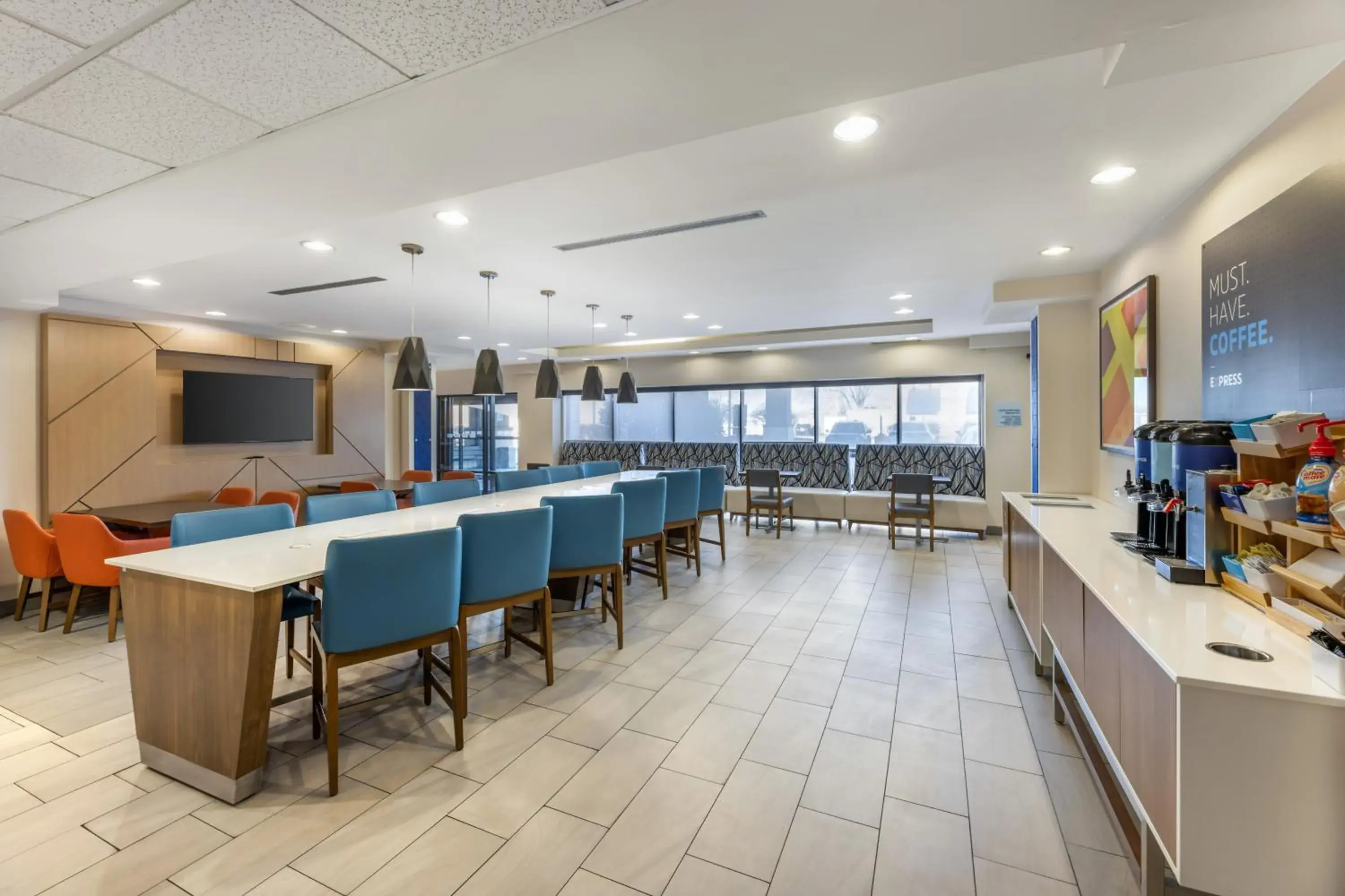 Lobby or reception in Holiday Inn Express Crestwood by IHG Lobby or reception in Holiday Inn Express Crestwood by IHG