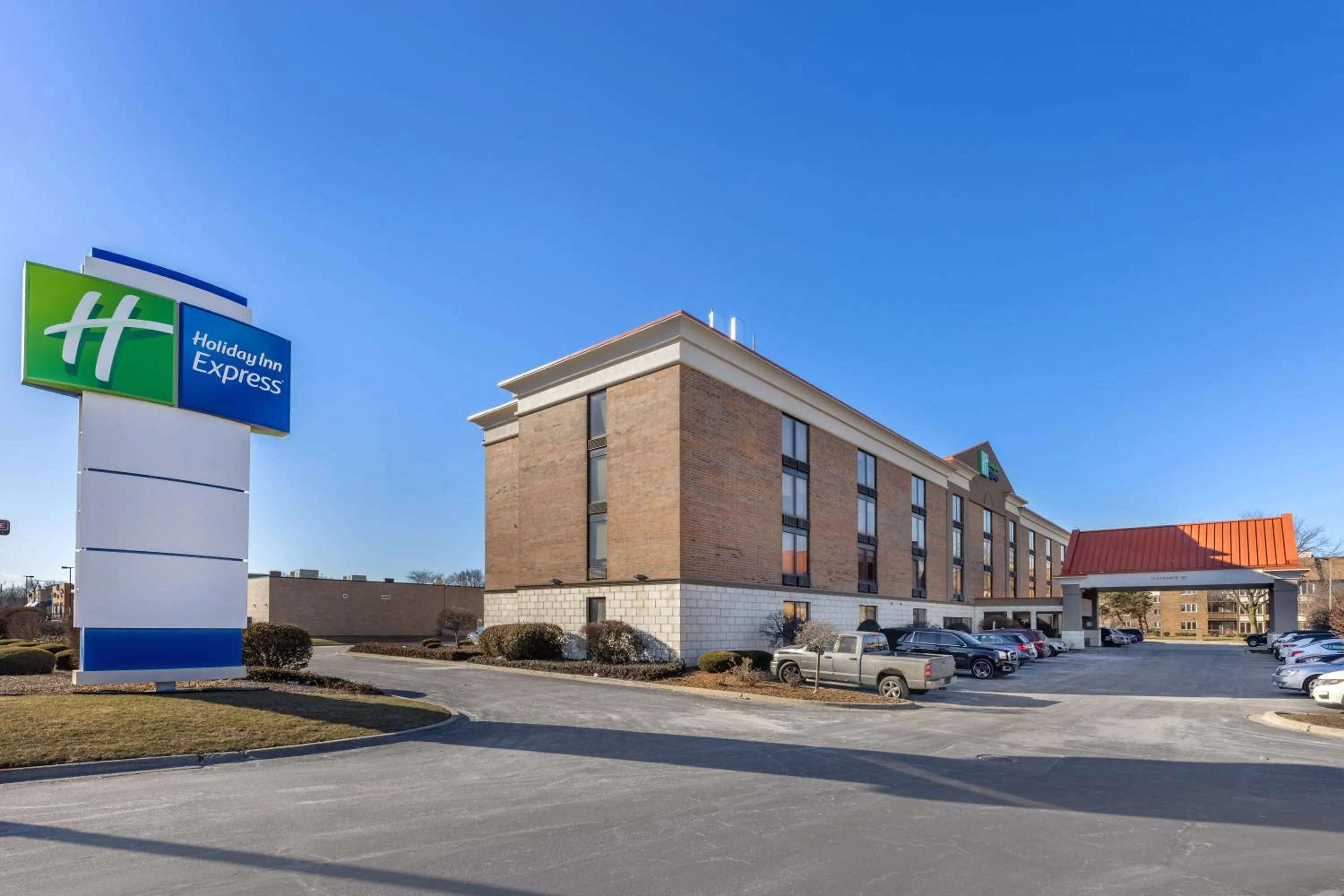 Property building in Holiday Inn Express Crestwood by IHG