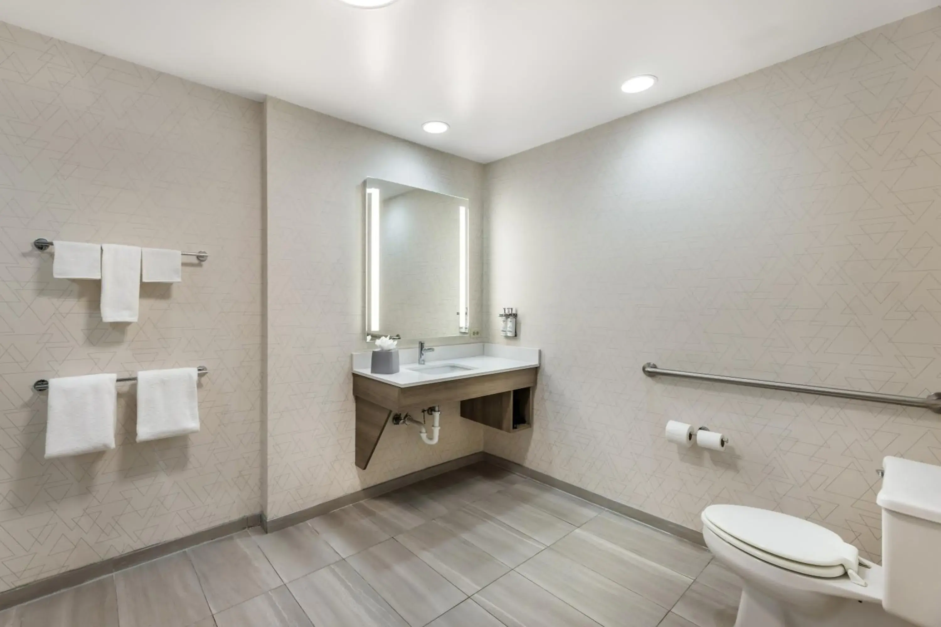 Bathroom in Holiday Inn Express Crestwood by IHG Bathroom in Holiday Inn Express Crestwood by IHG