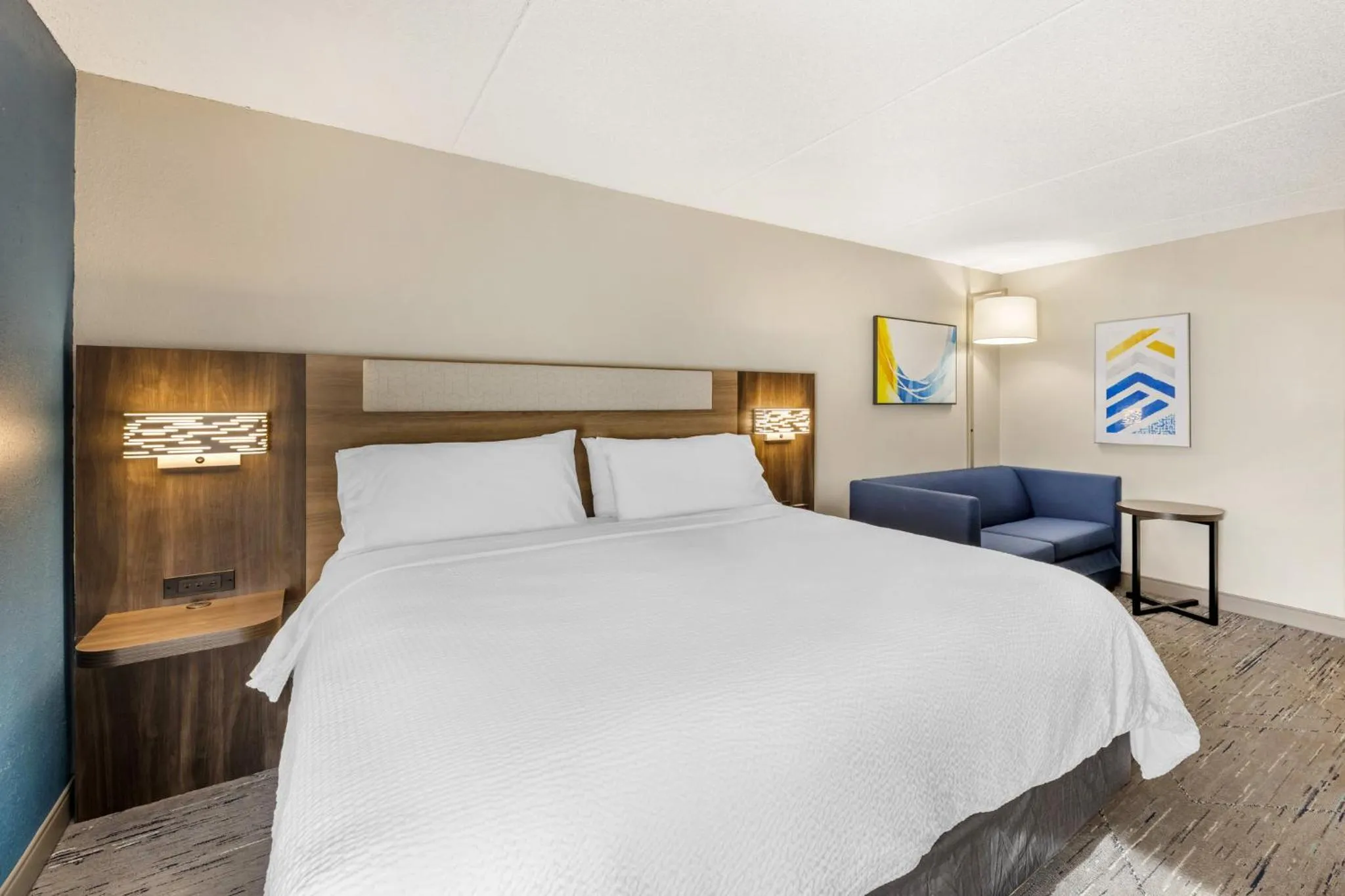 Photo of the whole room, Bed in Holiday Inn Express Crestwood by IHG