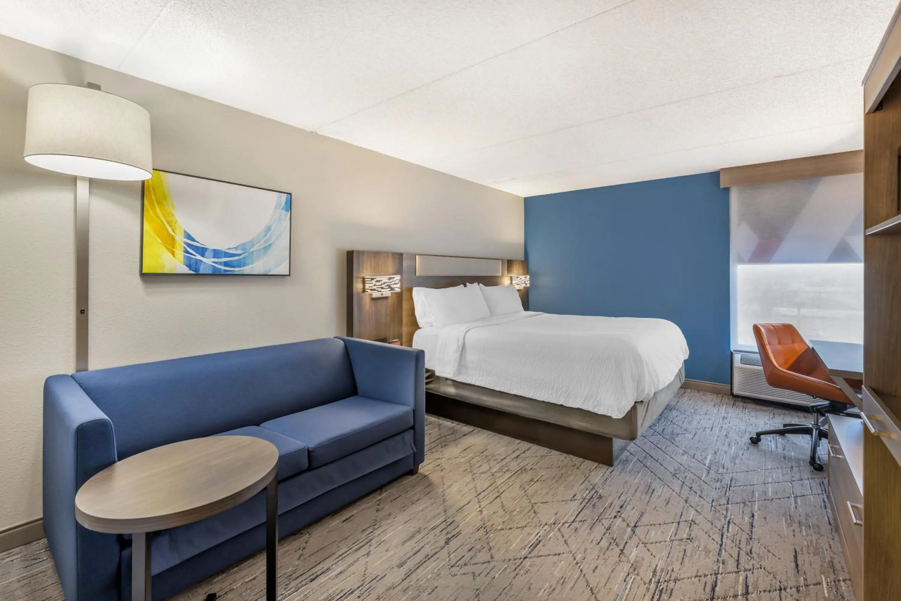 Photo of the whole room, Bed in Holiday Inn Express Crestwood by IHG